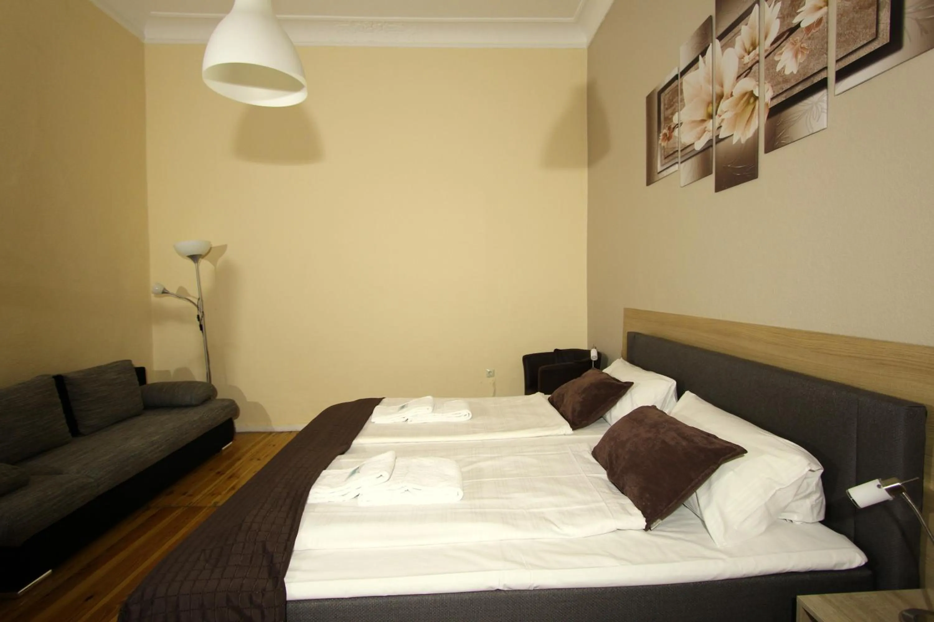 Photo of the whole room, Bed in Hotel Elegia am Kurfürstendamm