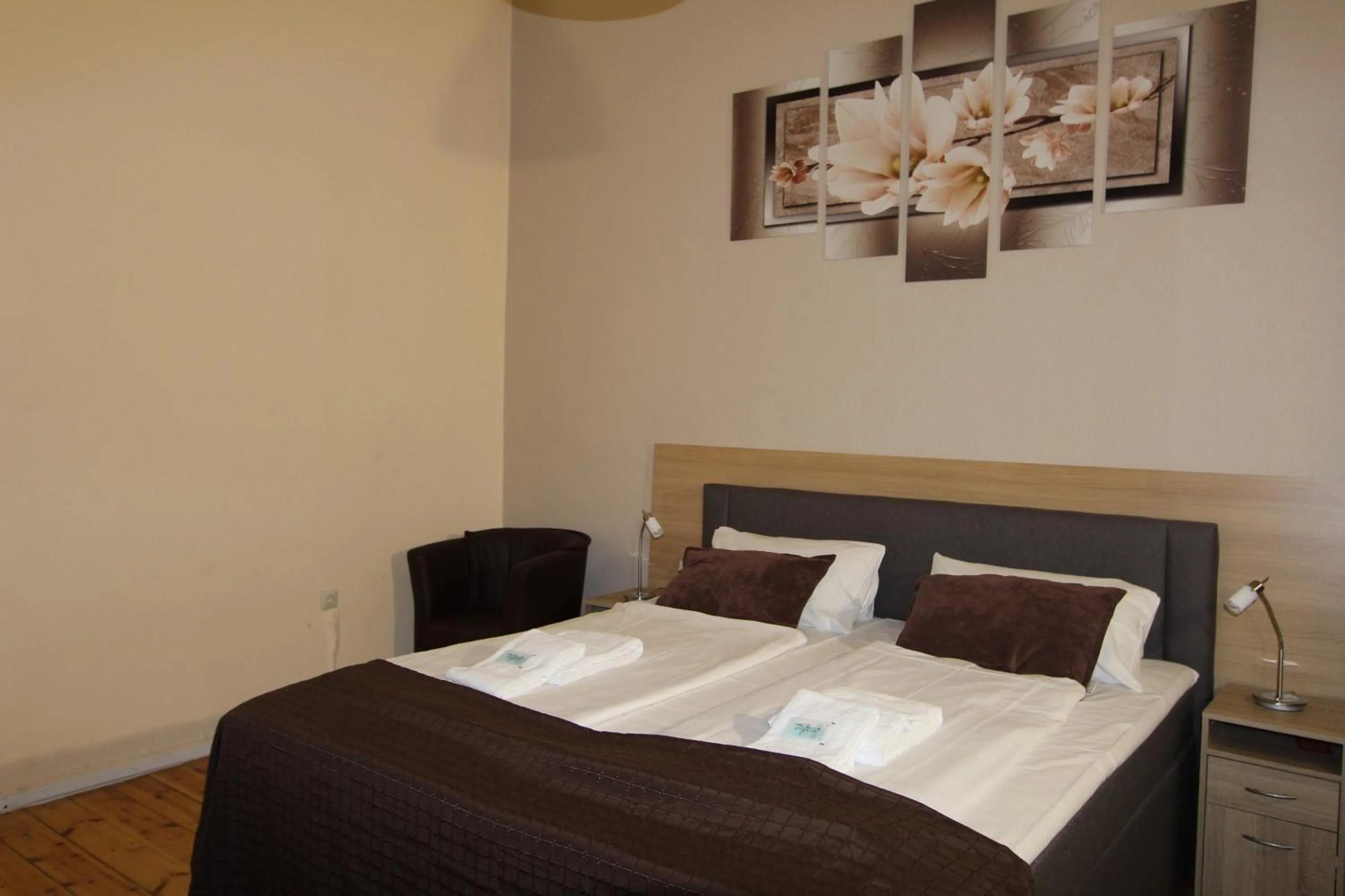 Photo of the whole room, Bed in Hotel Elegia am Kurfürstendamm