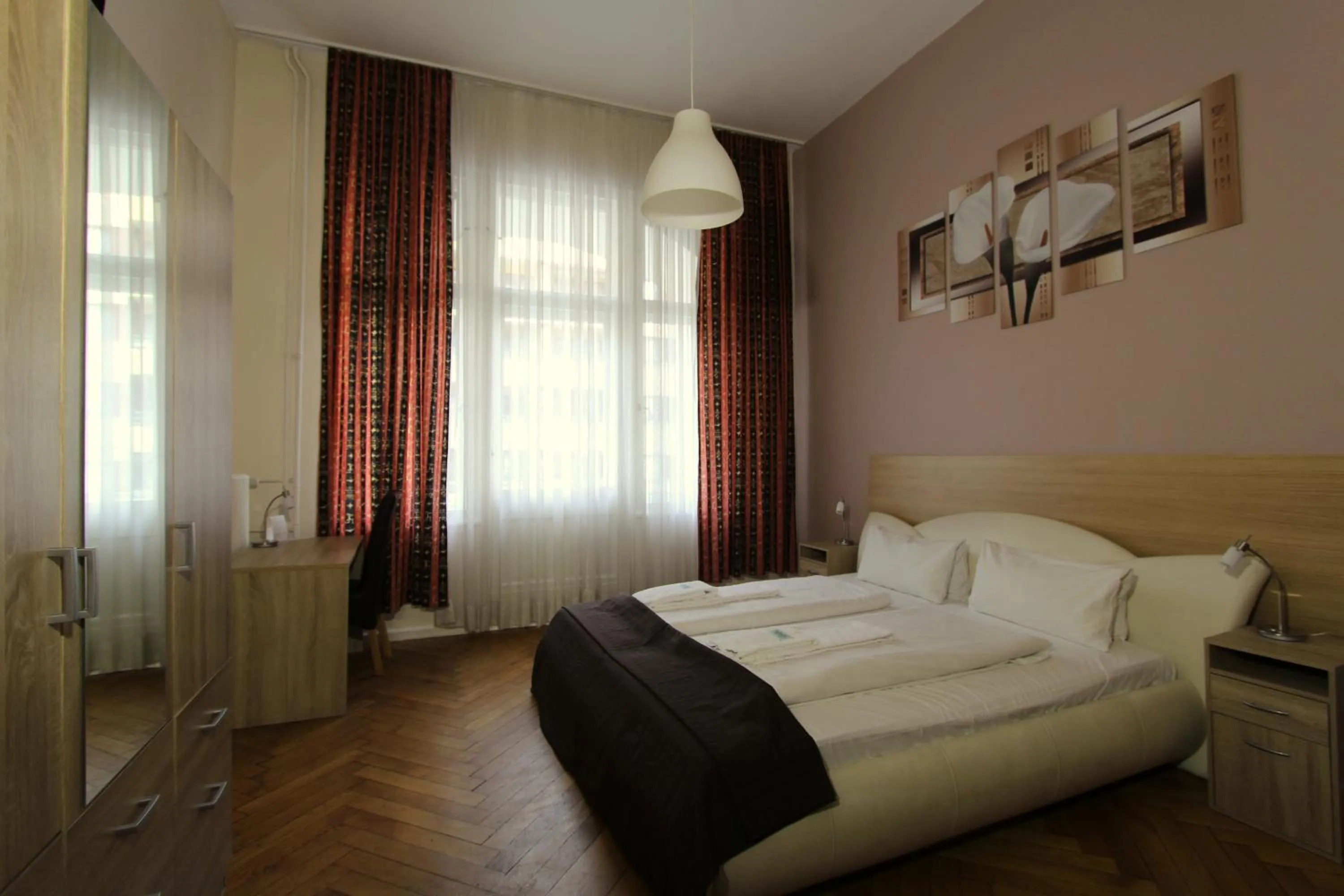 Photo of the whole room, Bed in Hotel Elegia am Kurfürstendamm