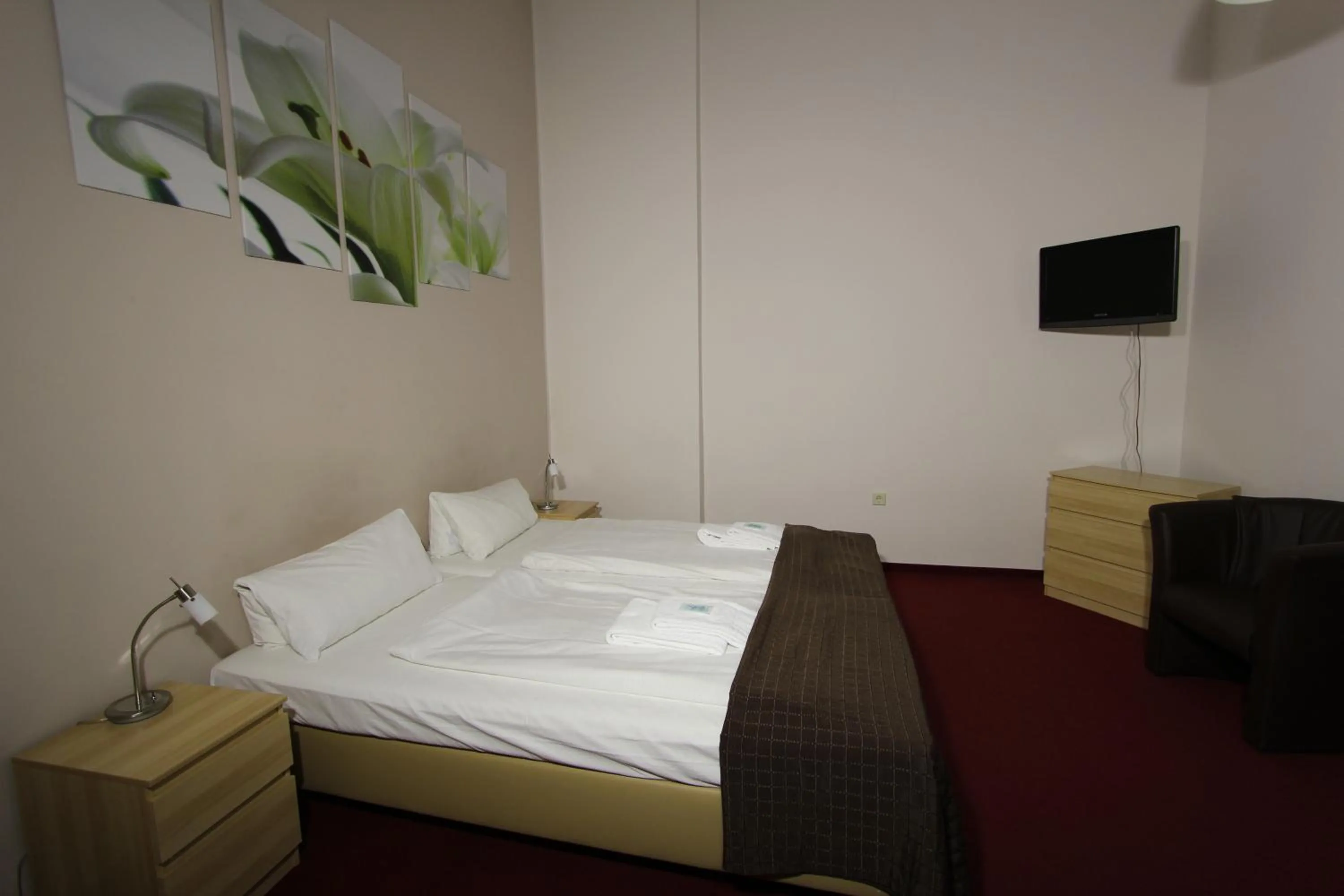 Photo of the whole room, Bed in Hotel Elegia am Kurfürstendamm