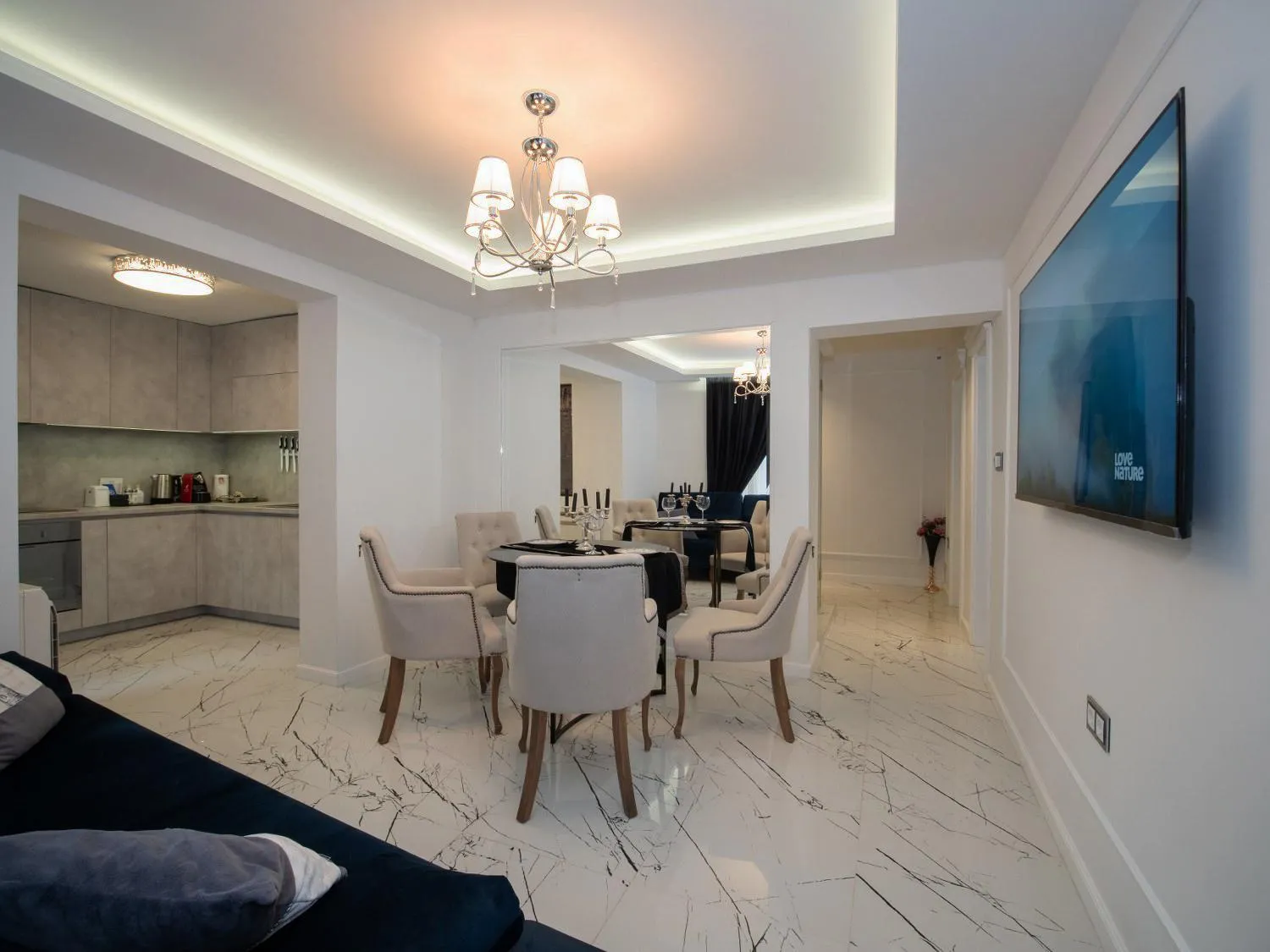 Paradise Center Premium Suite 2