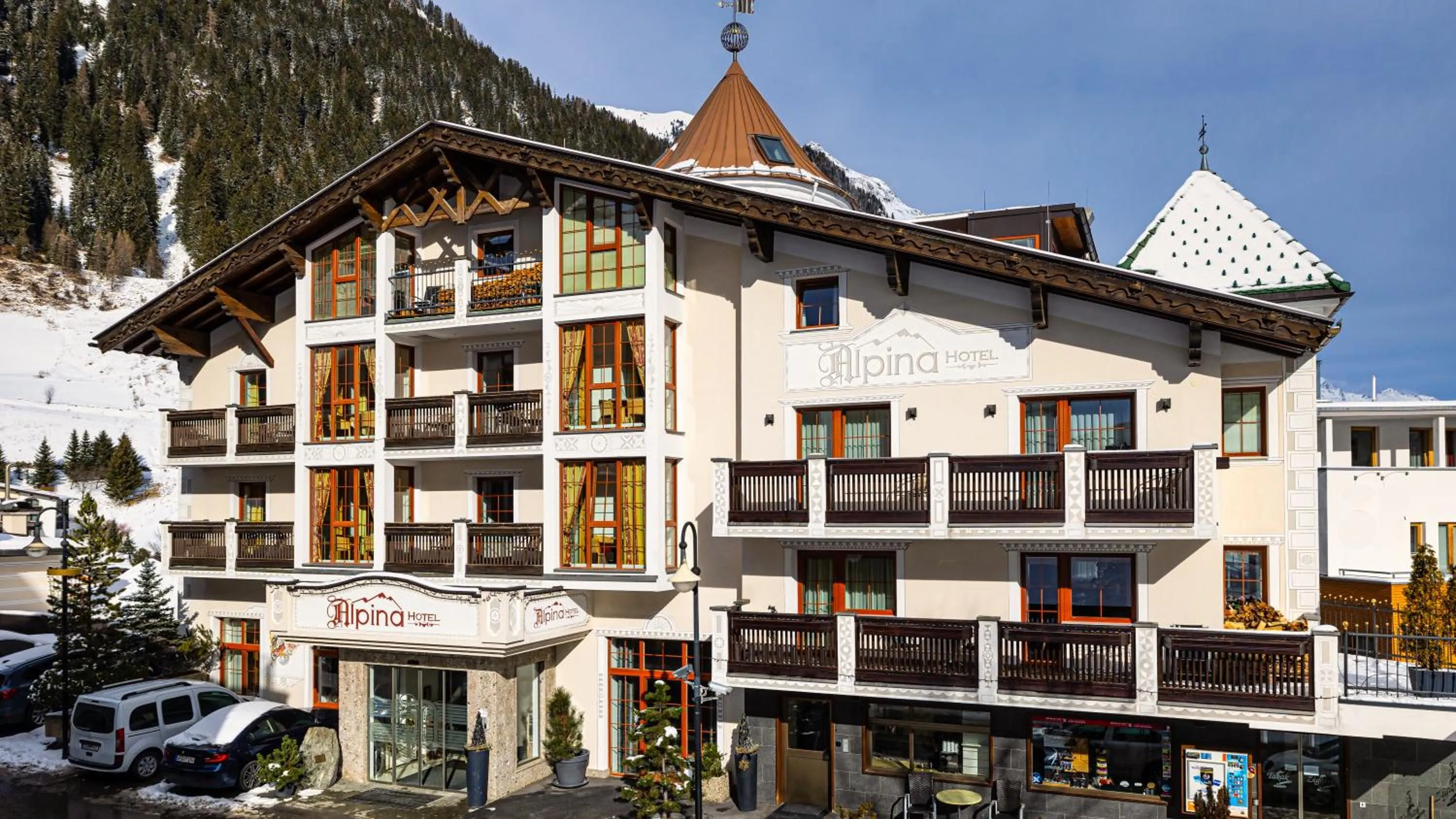 Property building in Hotel Alpina