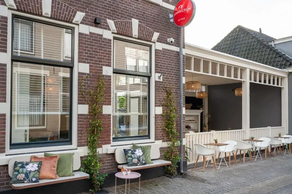 Facade/entrance in Boutique Hotel - de Stadsherberg Alphen Facade/entrance in Boutique Hotel - de Stadsherberg Alphen