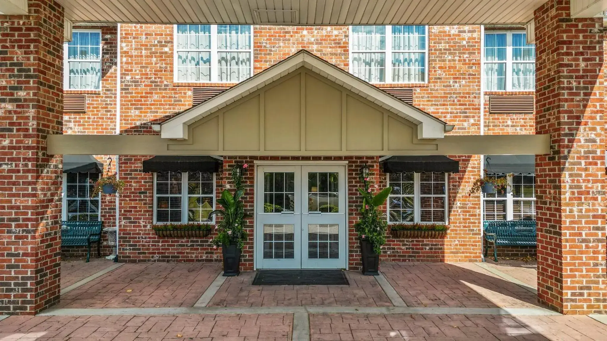 Mountain Inn & Suites Flat Rock Mountain Inn & Suites Flat Rock