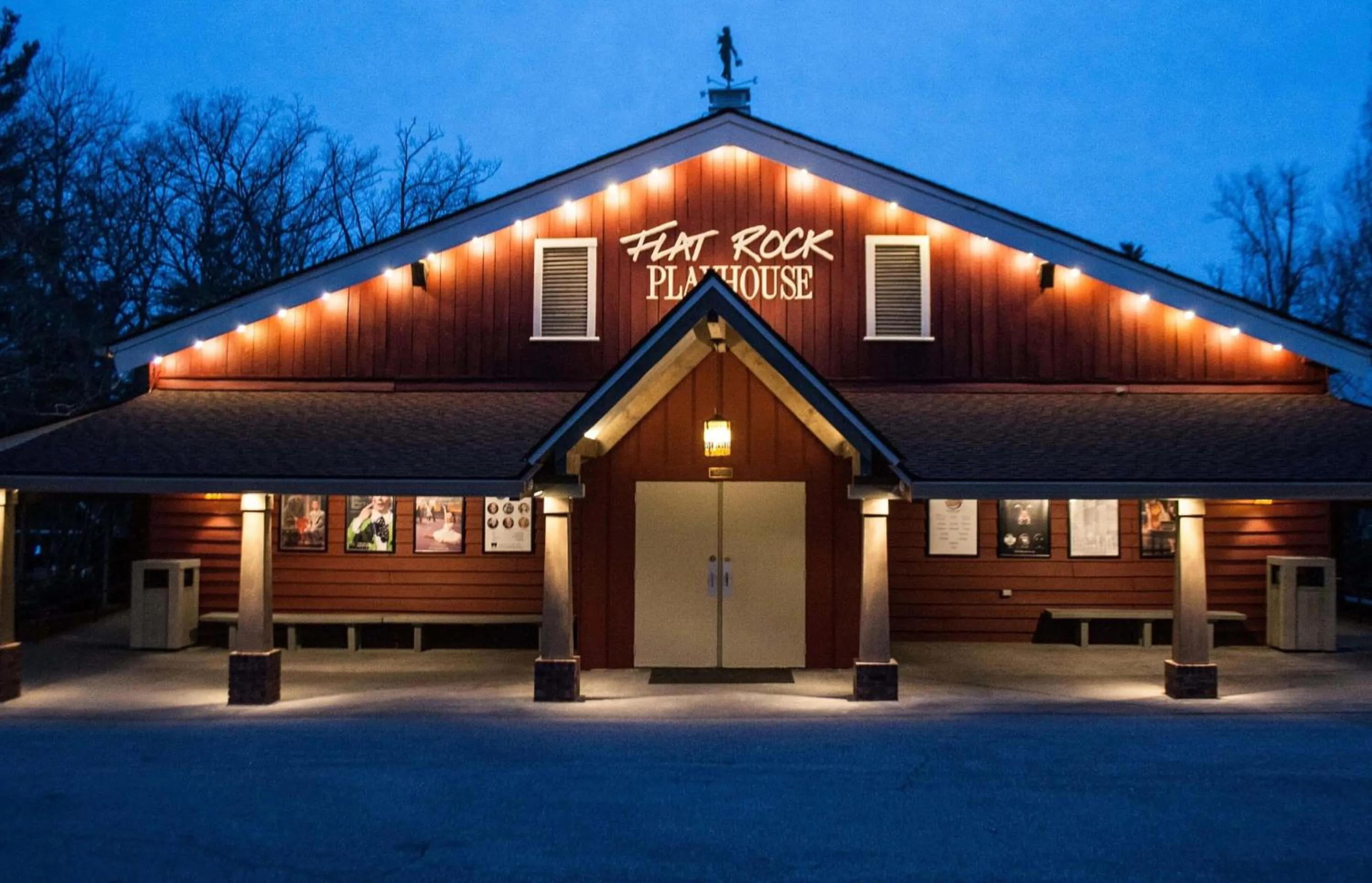 Evening entertainment in Mountain Inn & Suites Flat Rock