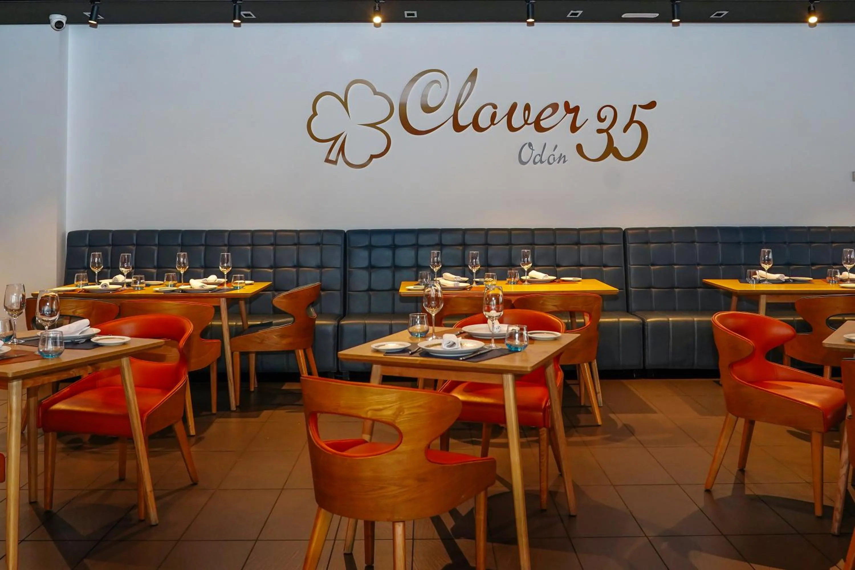 Restaurant/places to eat in Hotel Villa Odon