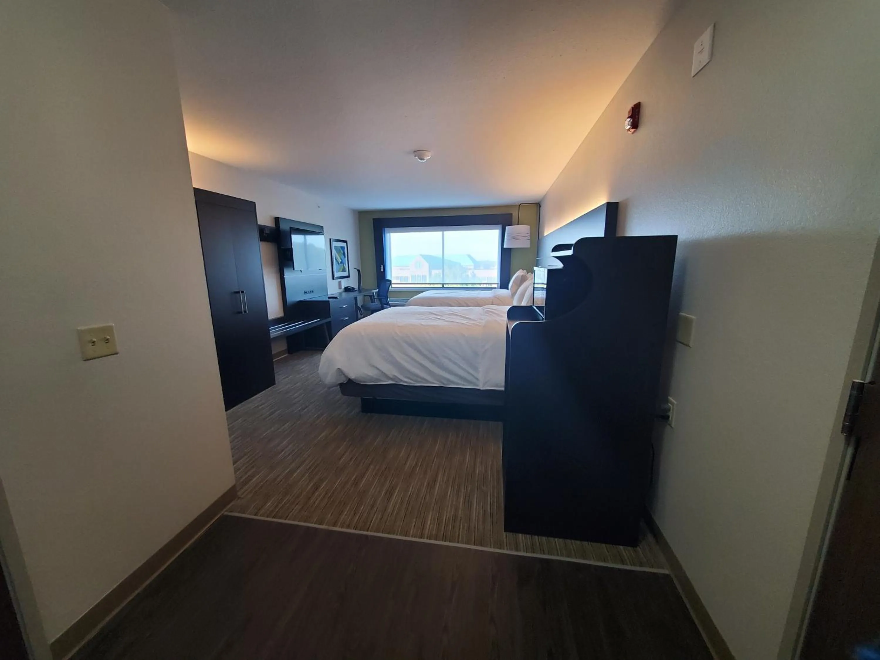 Bed in Holiday Inn Express & Suites - Harrisburg S - Mechanicsburg by IHG