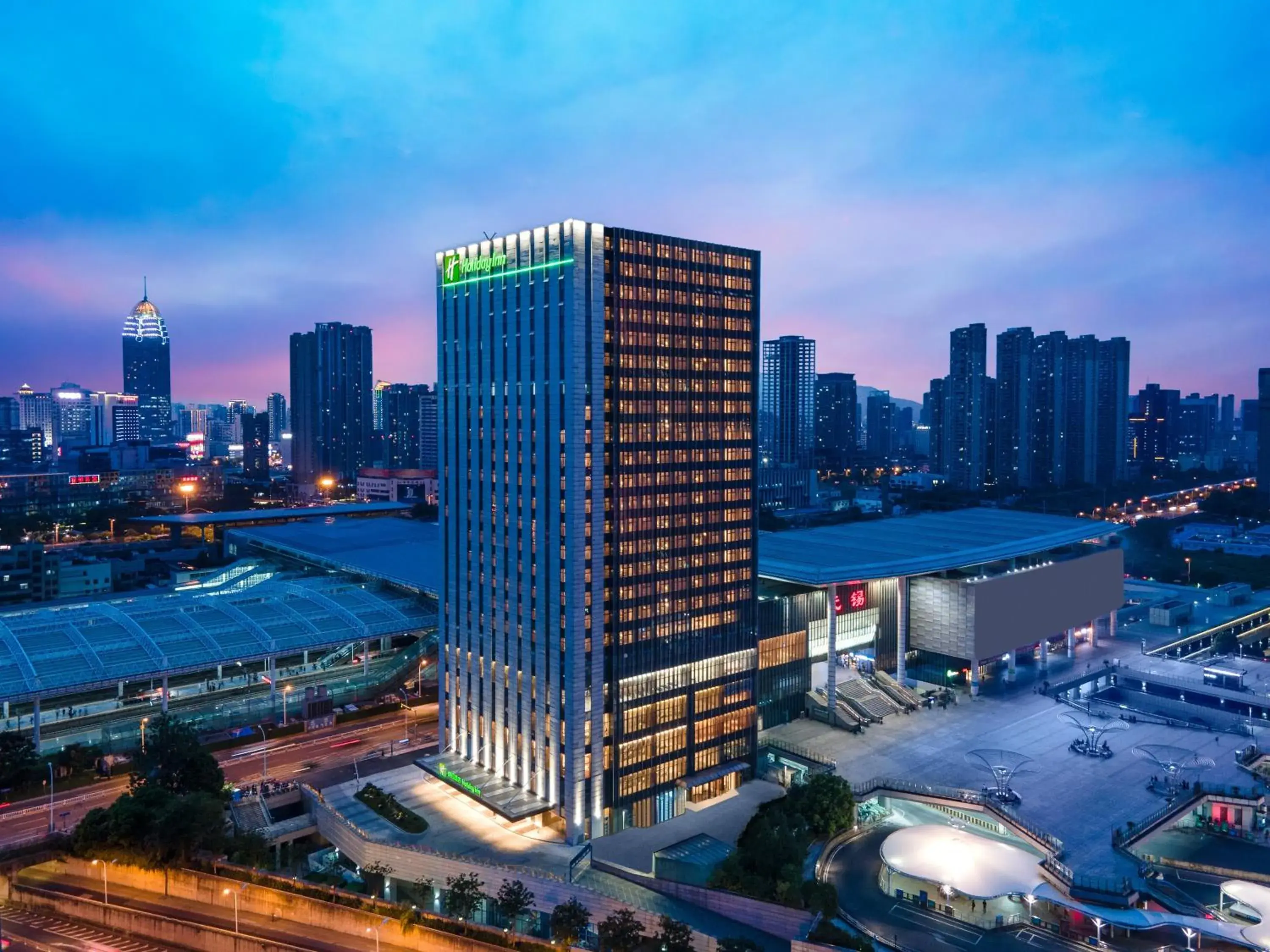 Property building in Holiday Inn Wuxi Central Station by IHG Property building in Holiday Inn Wuxi Central Station by IHG
