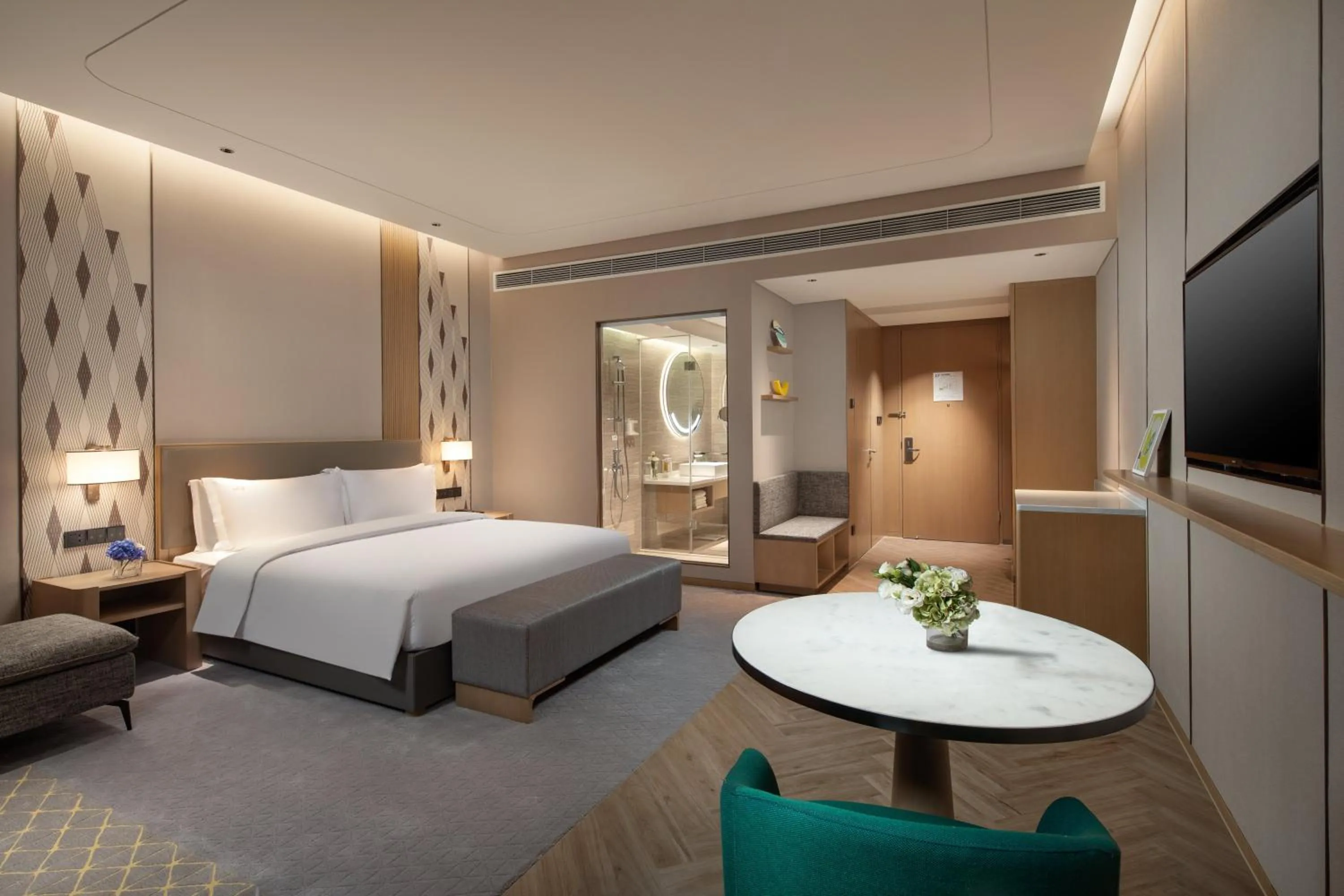 Photo of the whole room, Bed in Holiday Inn Wuxi Central Station by IHG