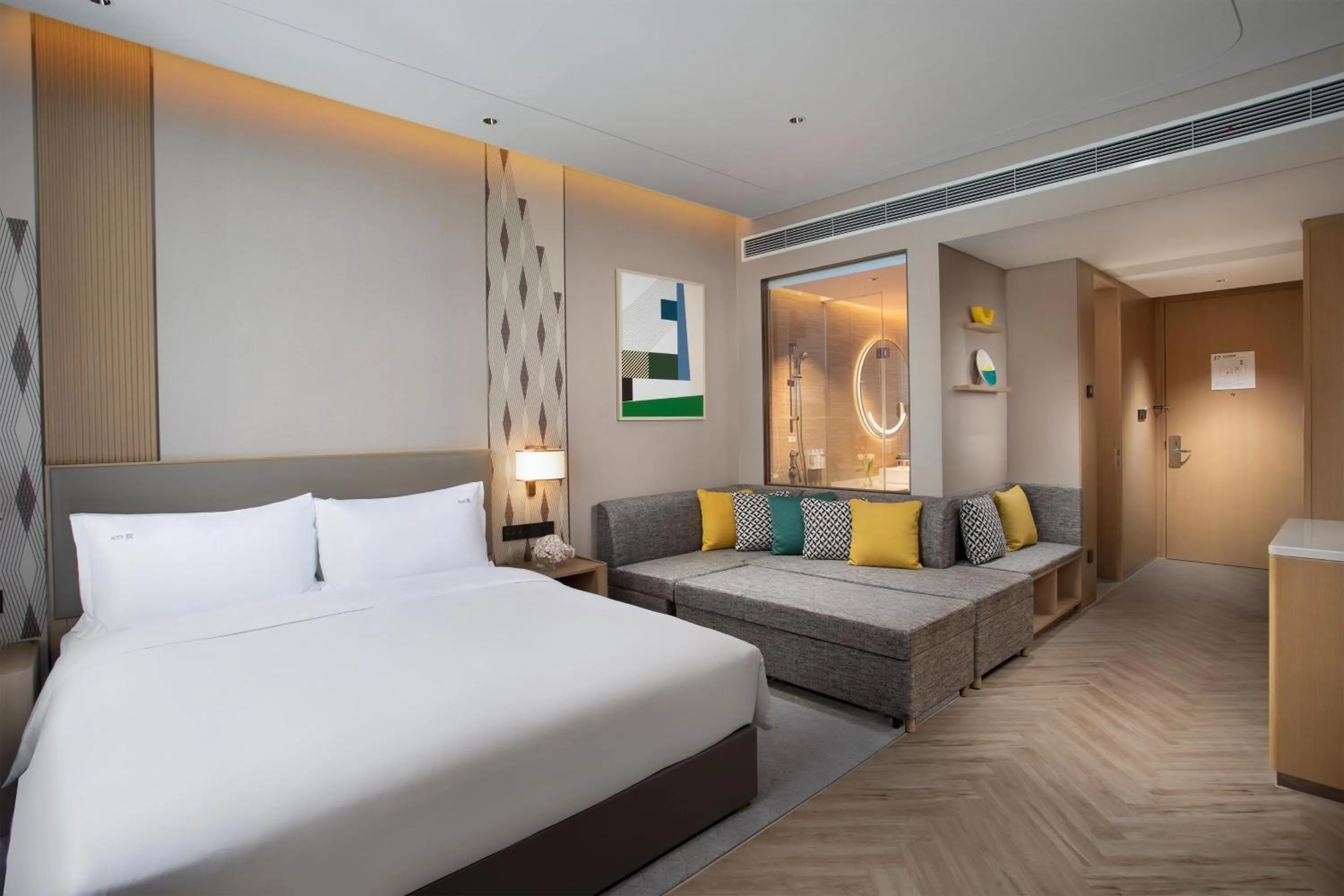 Photo of the whole room, Bed in Holiday Inn Wuxi Central Station by IHG