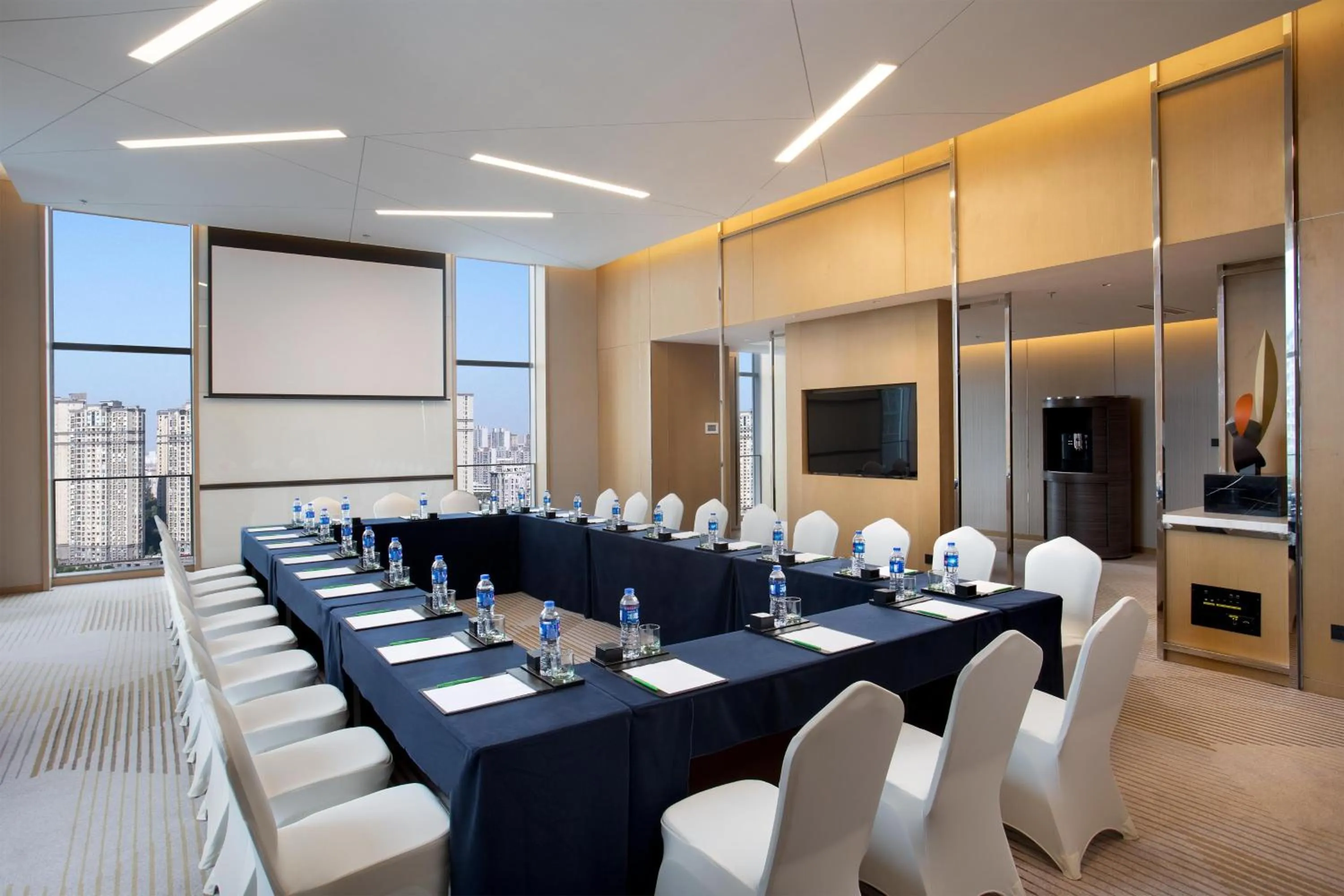 Meeting/conference room in Holiday Inn Wuxi Central Station by IHG
