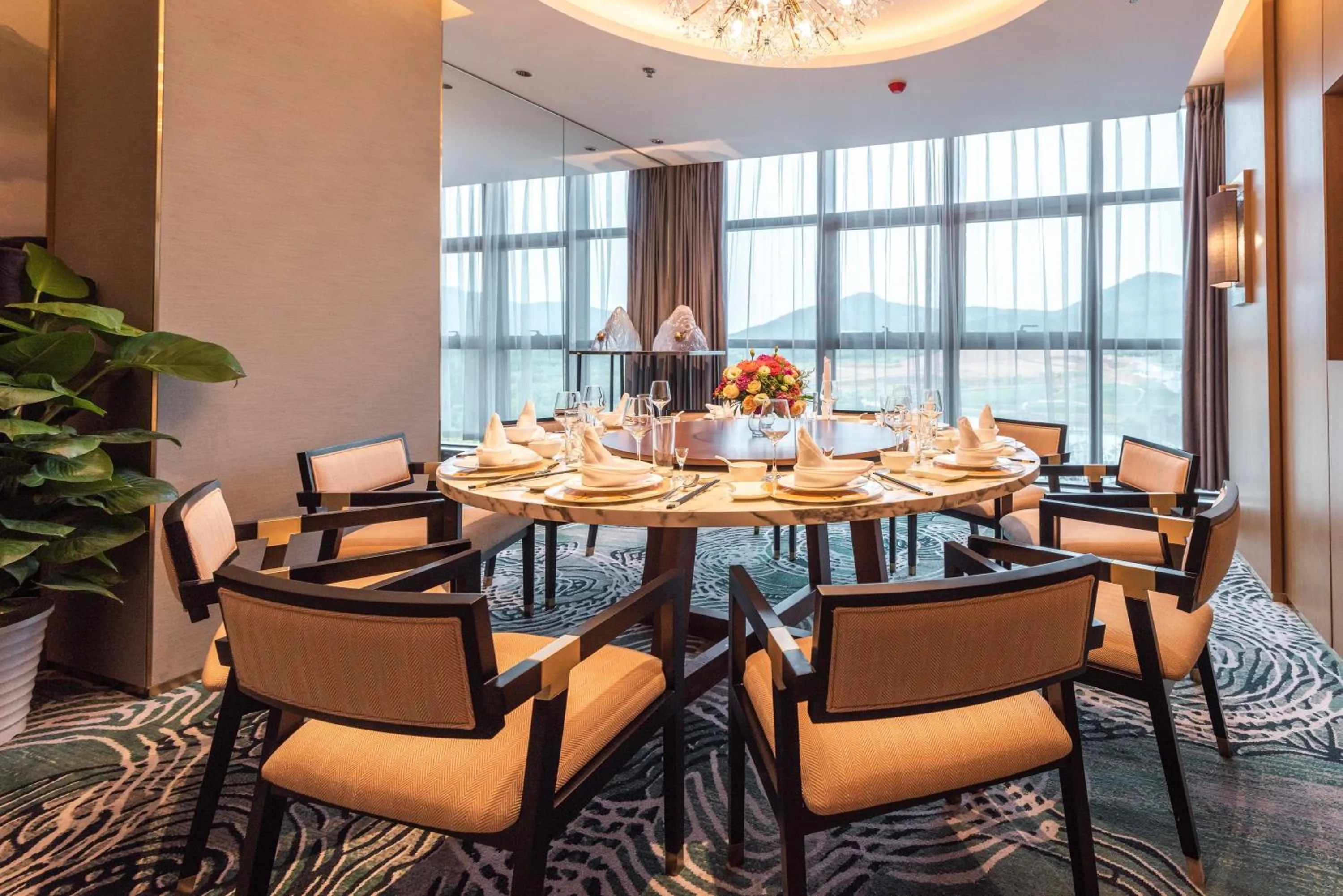 Restaurant/places to eat in Holiday Inn Resort Maoshan Hot-Spring by IHG