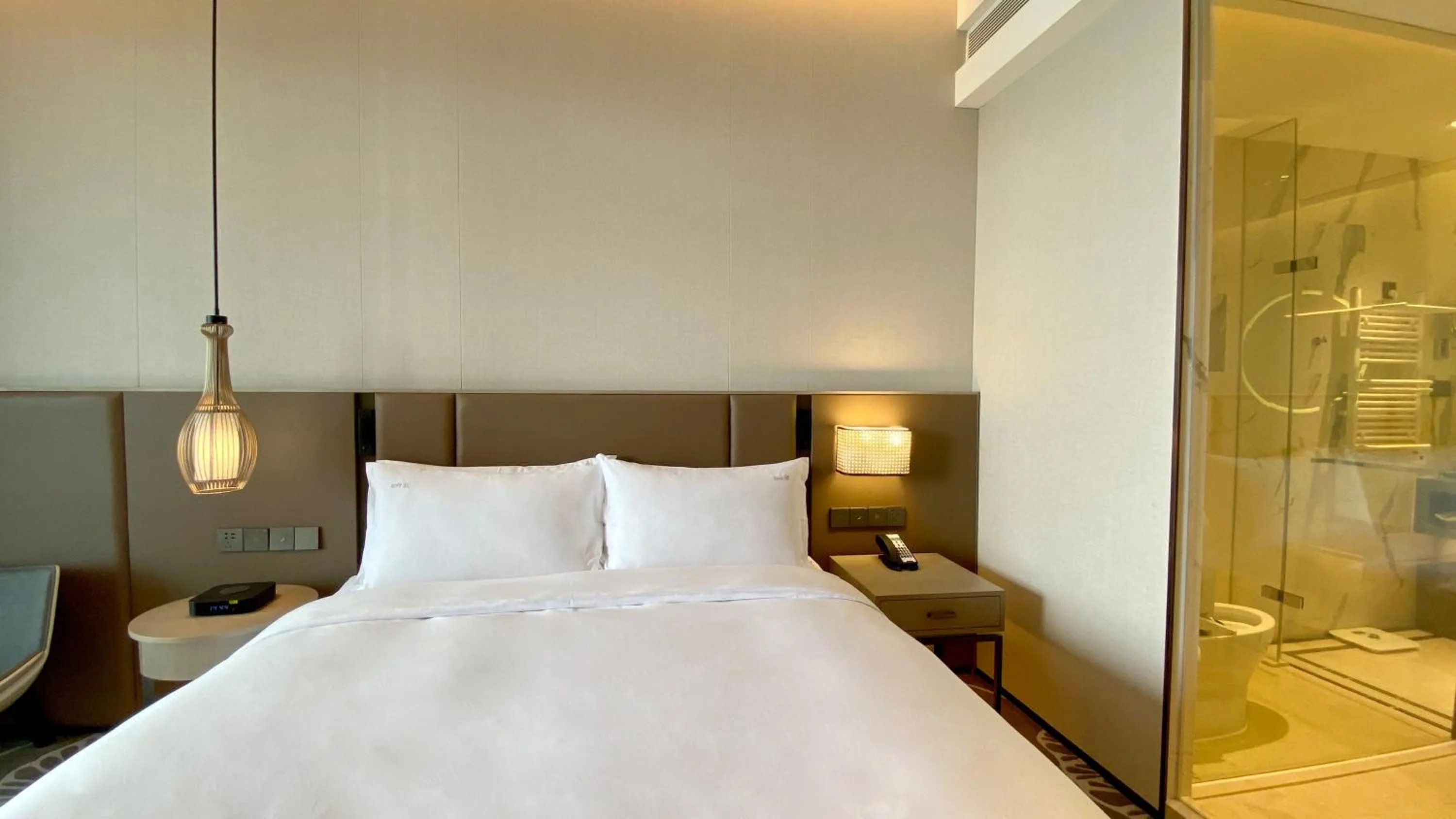 Photo of the whole room, Bed in Holiday Inn Resort Maoshan Hot-Spring by IHG