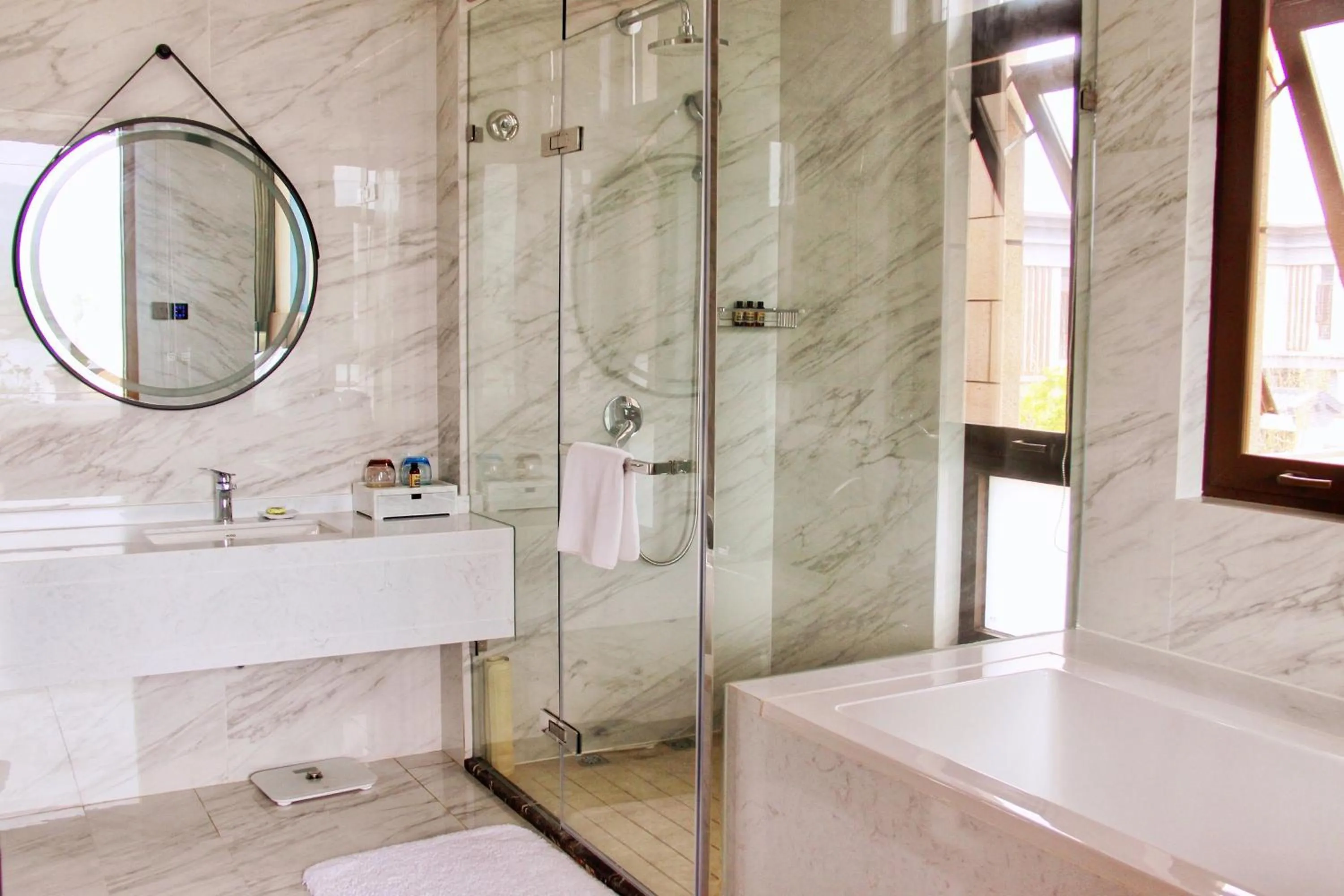 Bathroom in Holiday Inn Resort Maoshan Hot-Spring by IHG