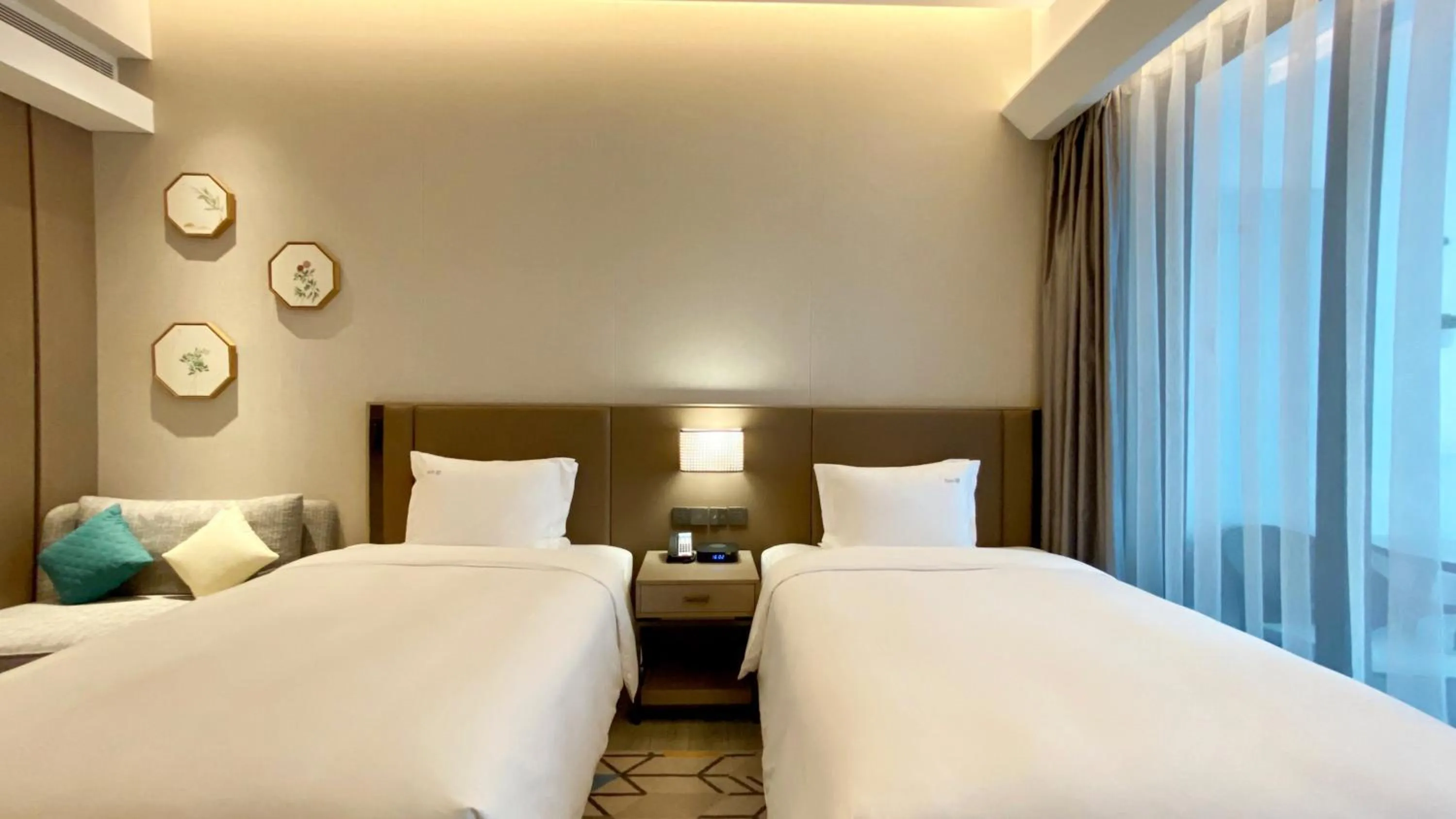 Photo of the whole room, Bed in Holiday Inn Resort Maoshan Hot-Spring by IHG