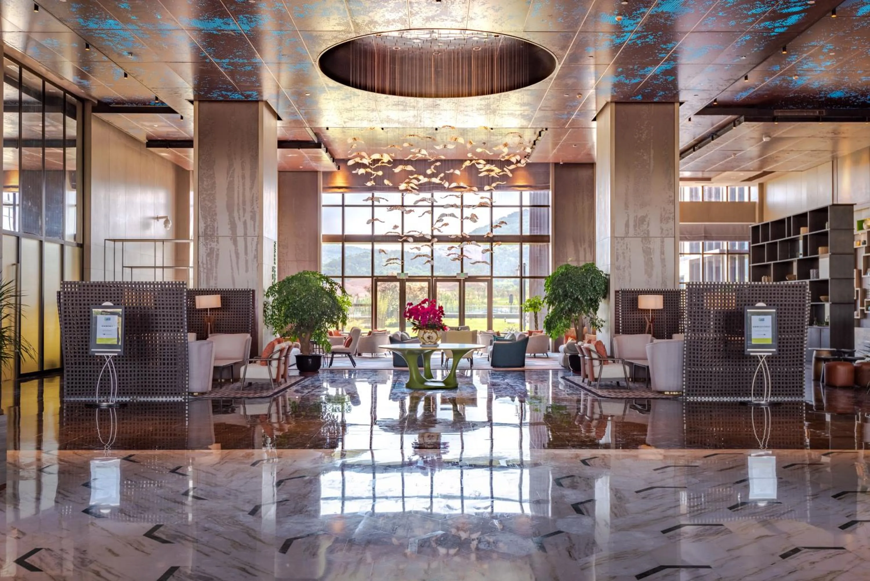 Lounge or bar in Holiday Inn Resort Maoshan Hot-Spring by IHG