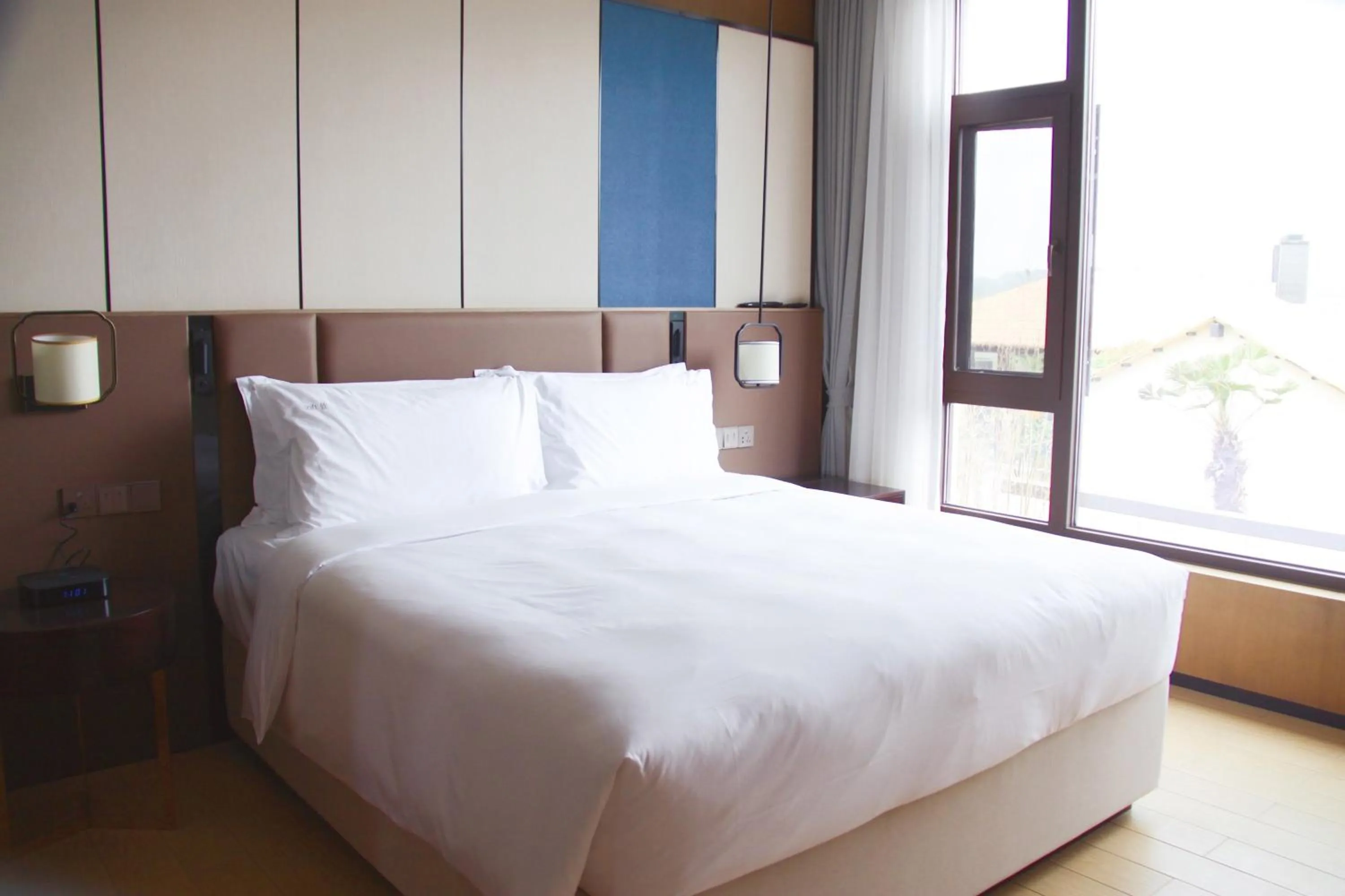 Photo of the whole room, Bed in Holiday Inn Resort Maoshan Hot-Spring by IHG