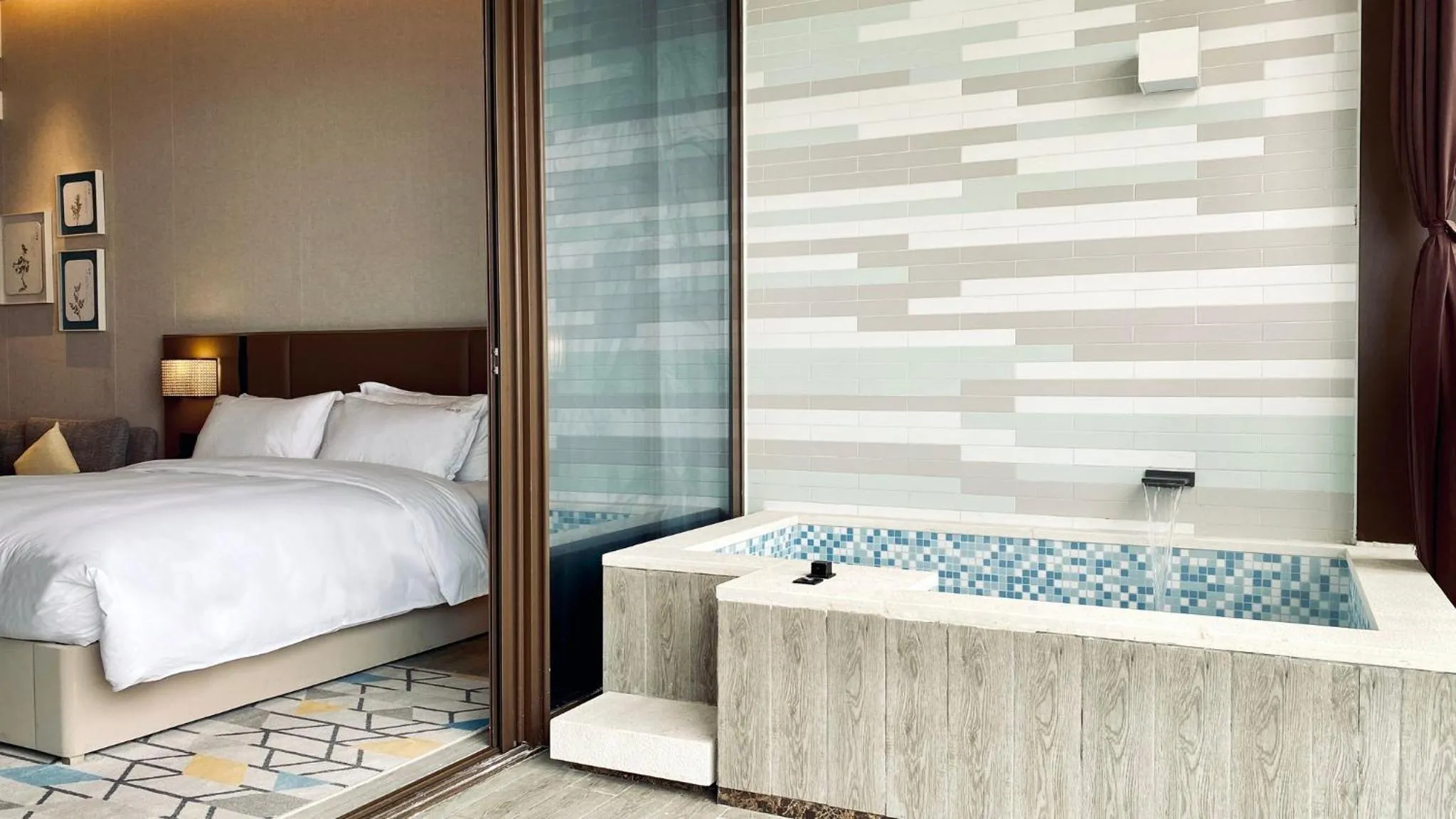 Photo of the whole room, Bed in Holiday Inn Resort Maoshan Hot-Spring by IHG