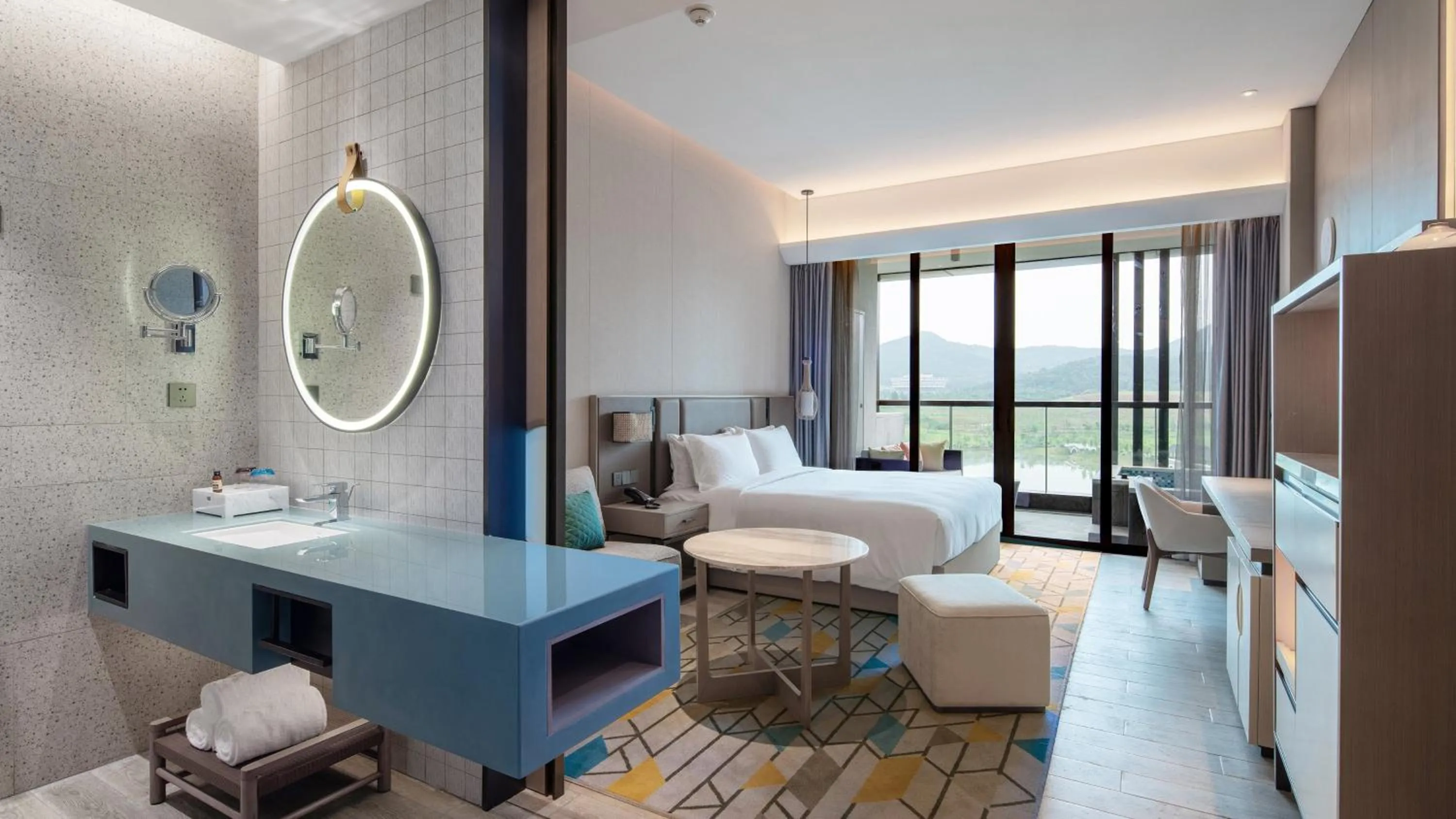 Photo of the whole room, Bed in Holiday Inn Resort Maoshan Hot-Spring by IHG