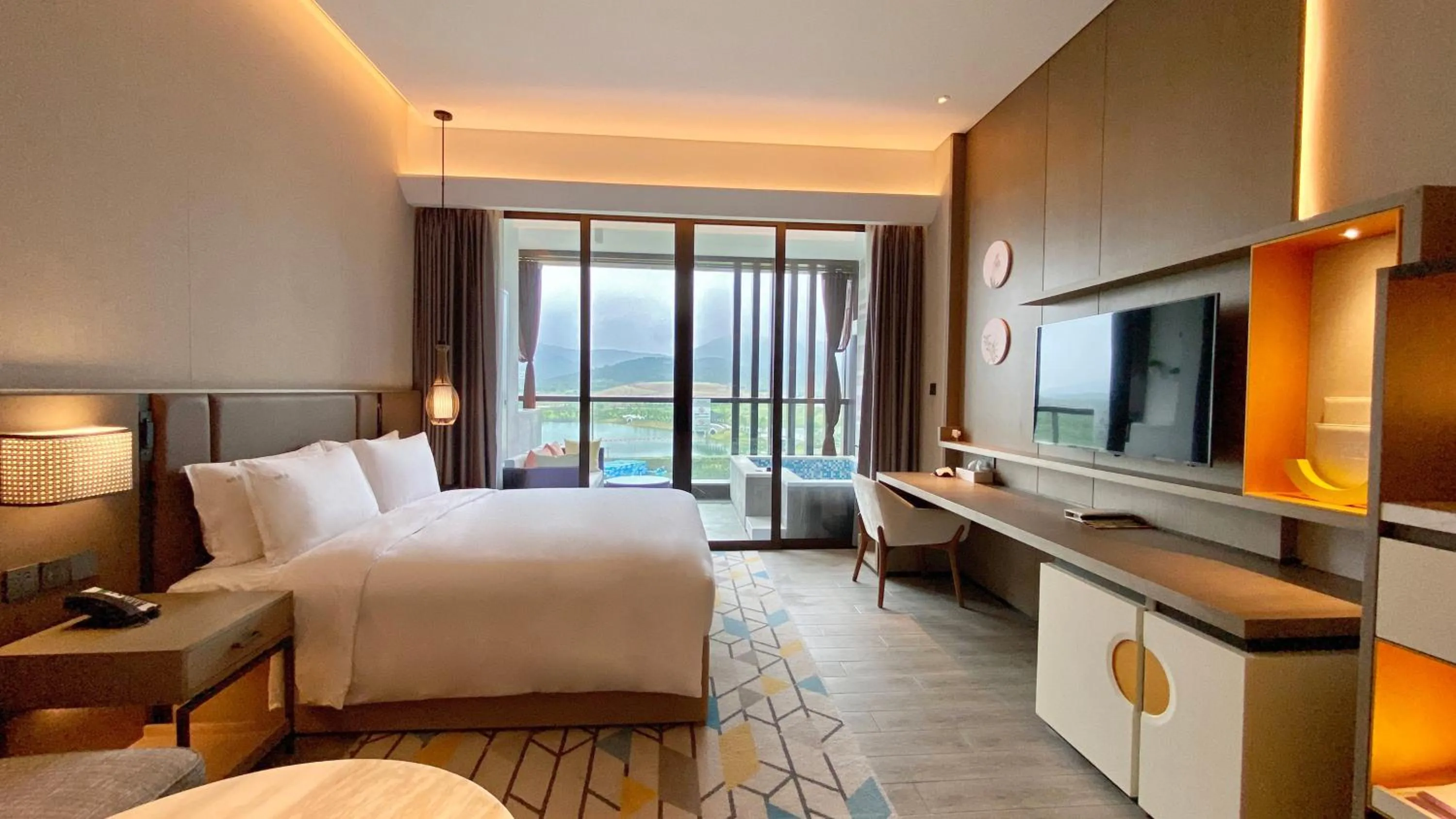 Photo of the whole room, Bed in Holiday Inn Resort Maoshan Hot-Spring by IHG