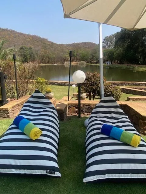 Balcony/Terrace, Bed in Bass Lake Country Lodge