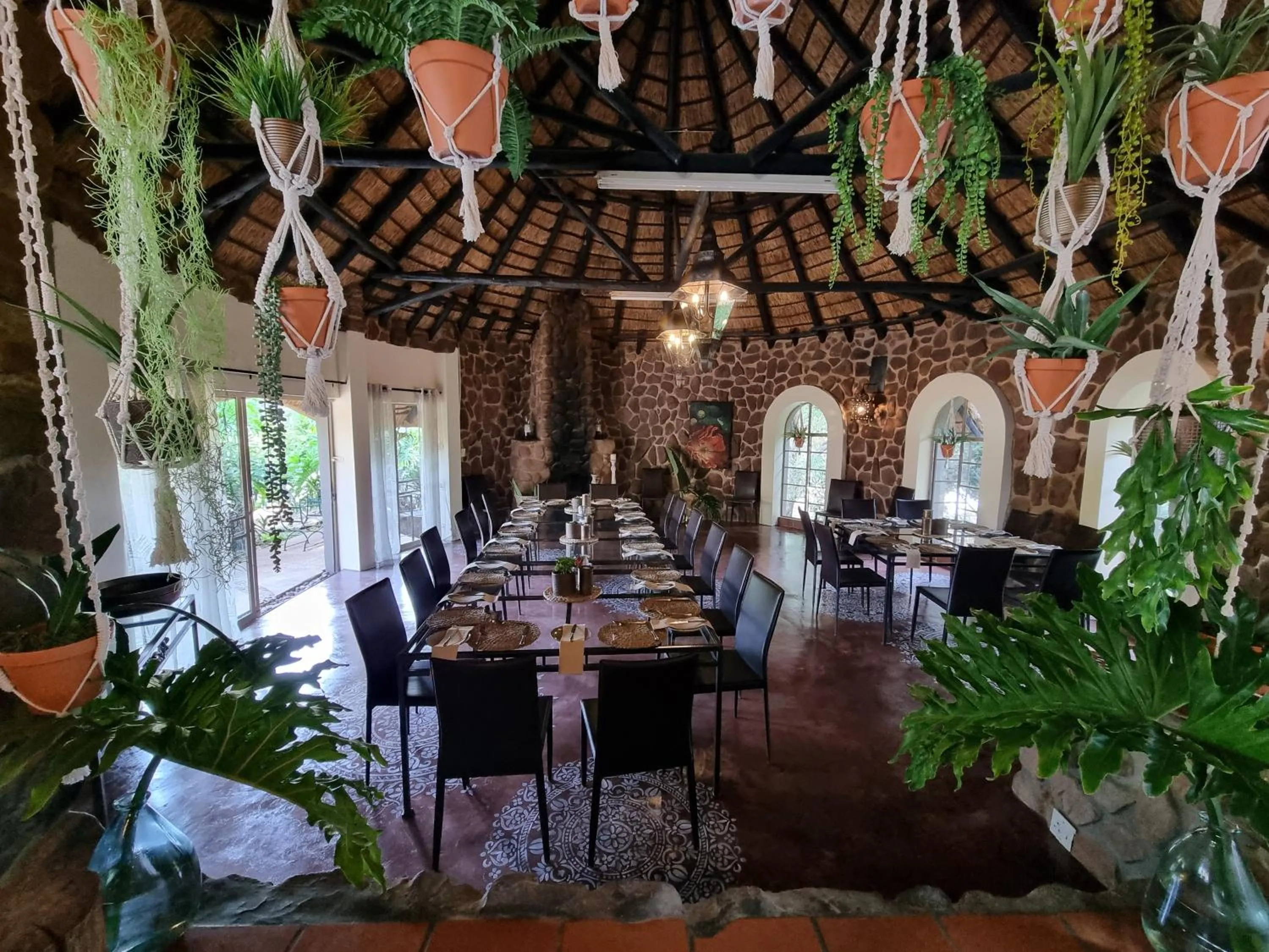 Restaurant/places to eat in Bass Lake Country Lodge