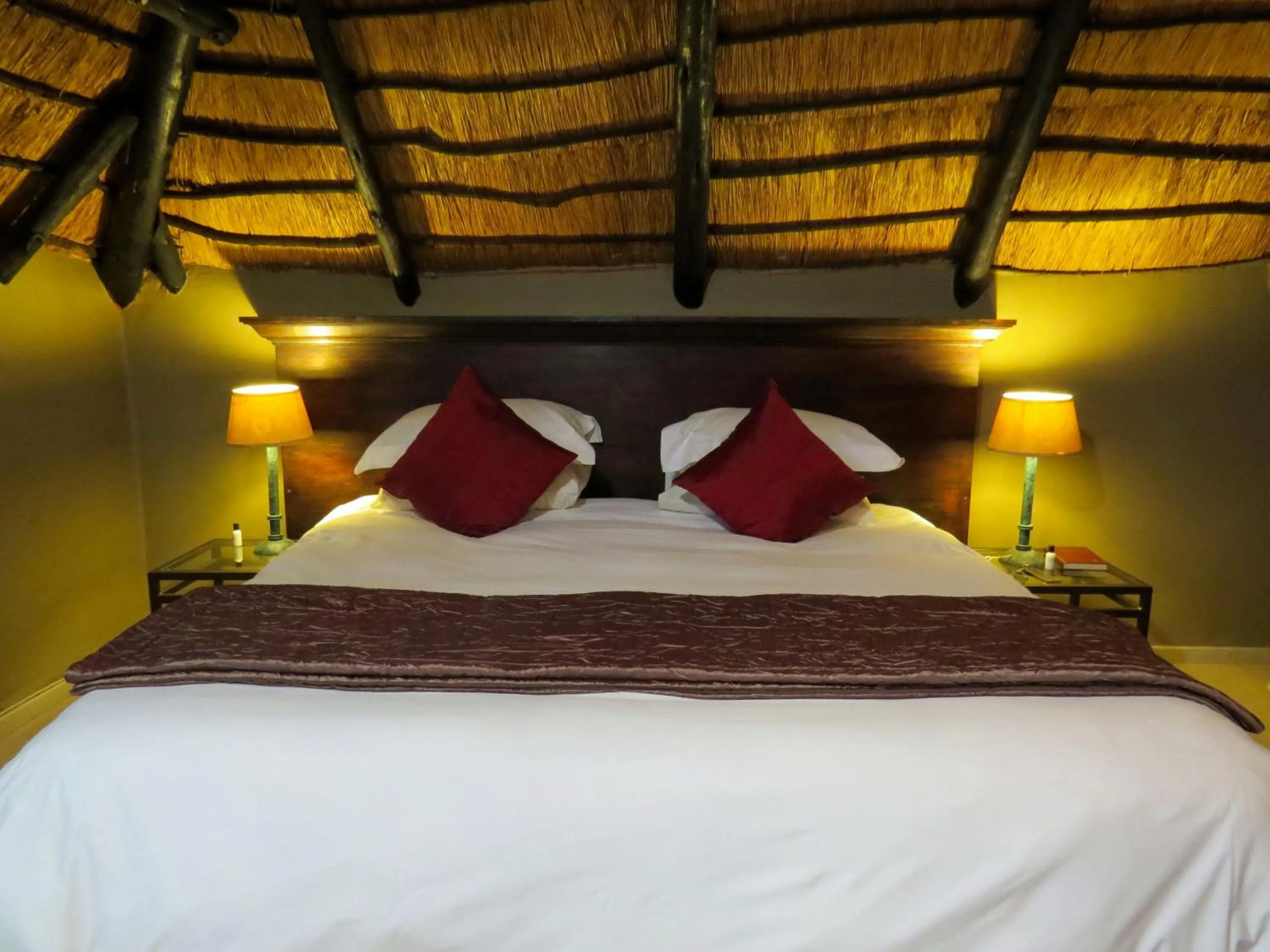 Bed in Bass Lake Country Lodge
