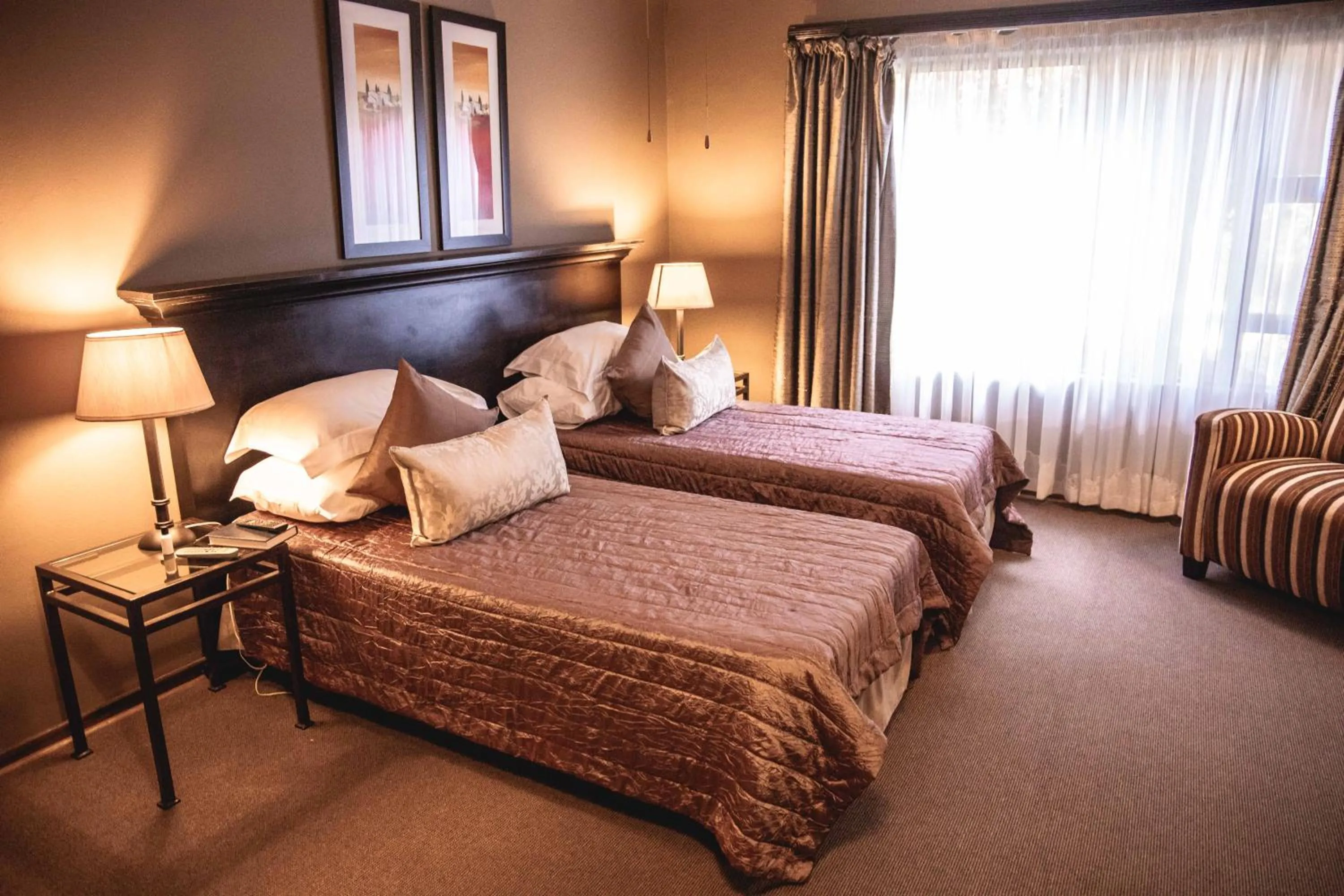Bed in Bass Lake Country Lodge