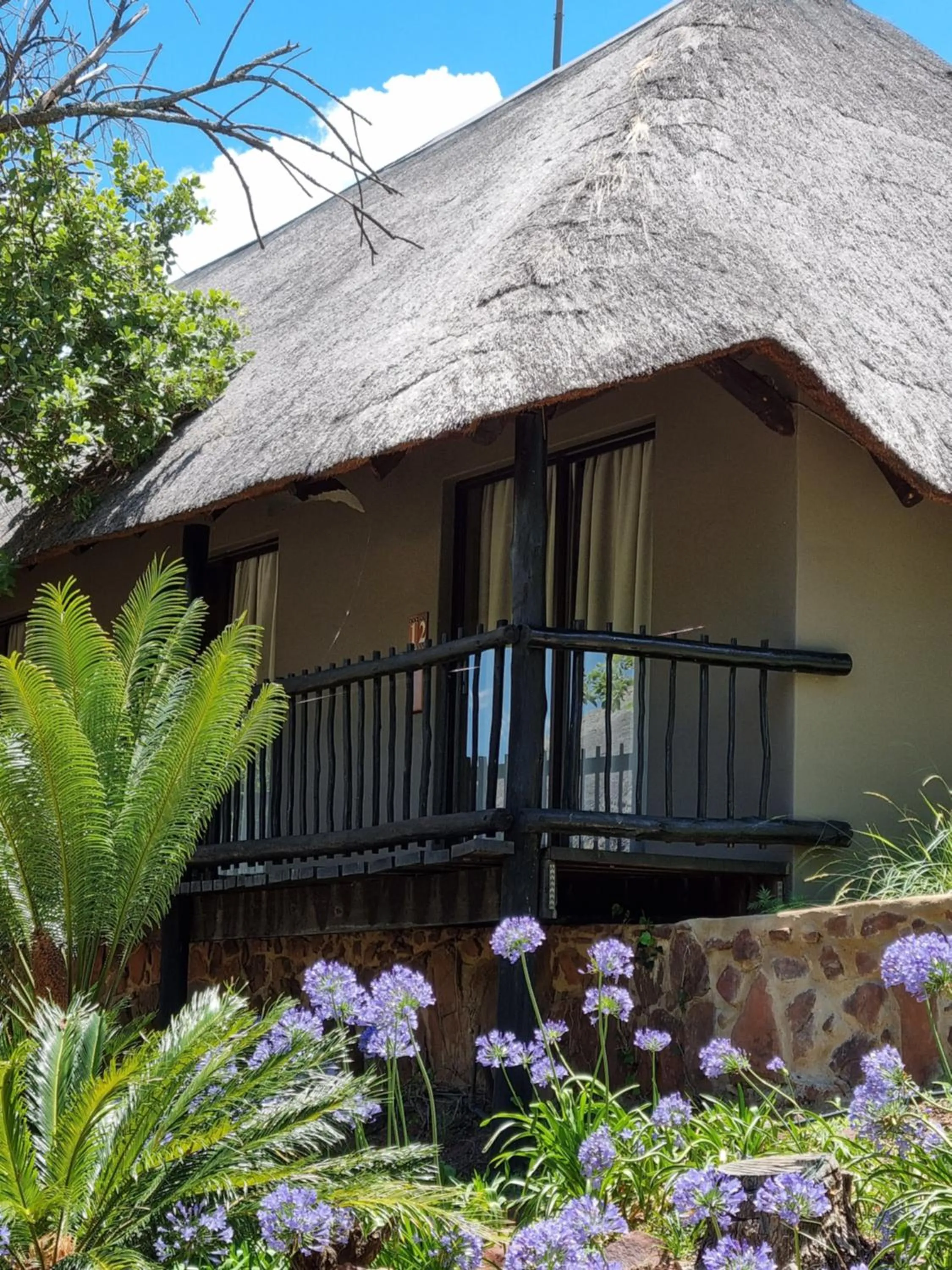 Property building in Bass Lake Country Lodge