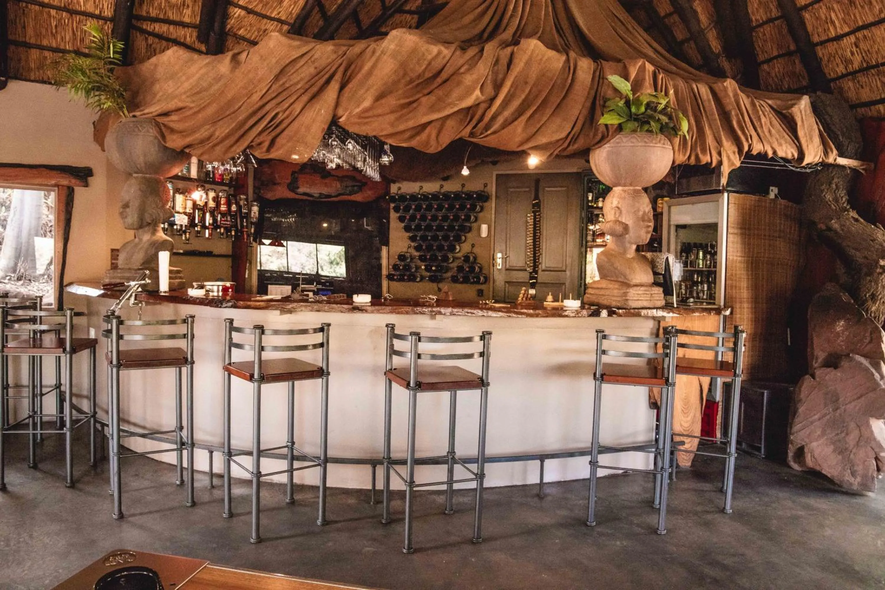 Lounge or bar in Bass Lake Country Lodge