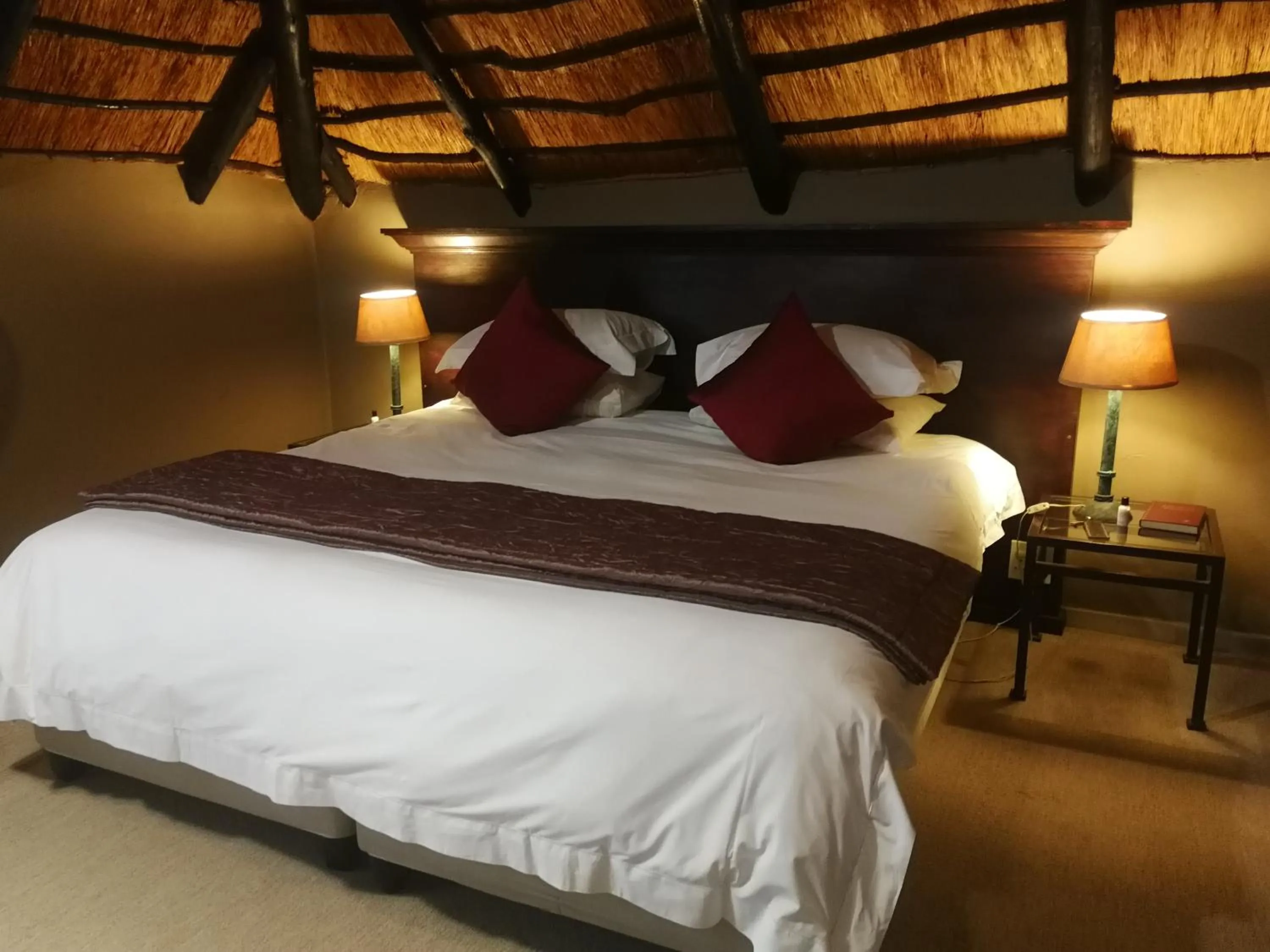 Bed in Bass Lake Country Lodge