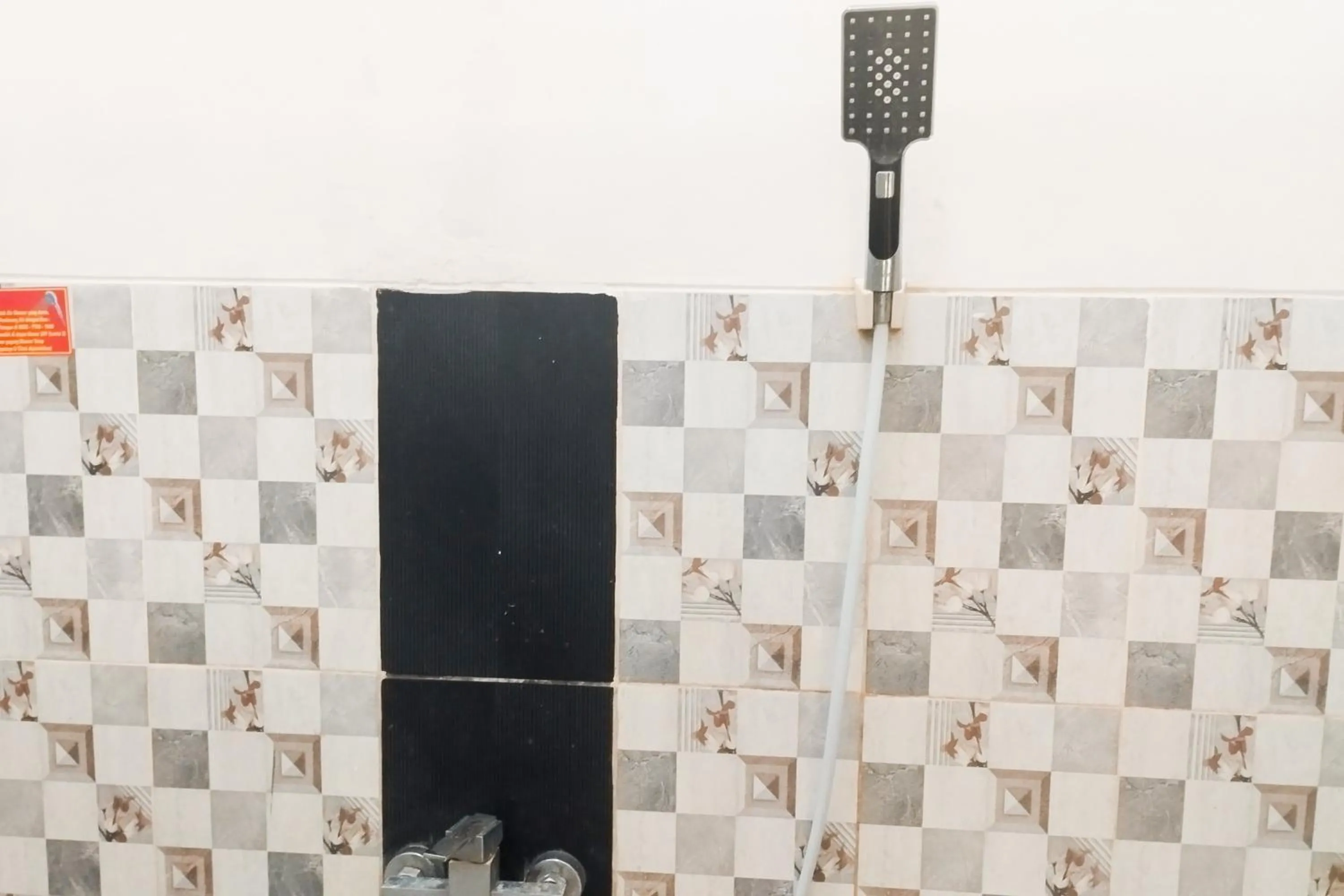 Bathroom in RedDoorz Syariah at Shakira Alesha Enggal