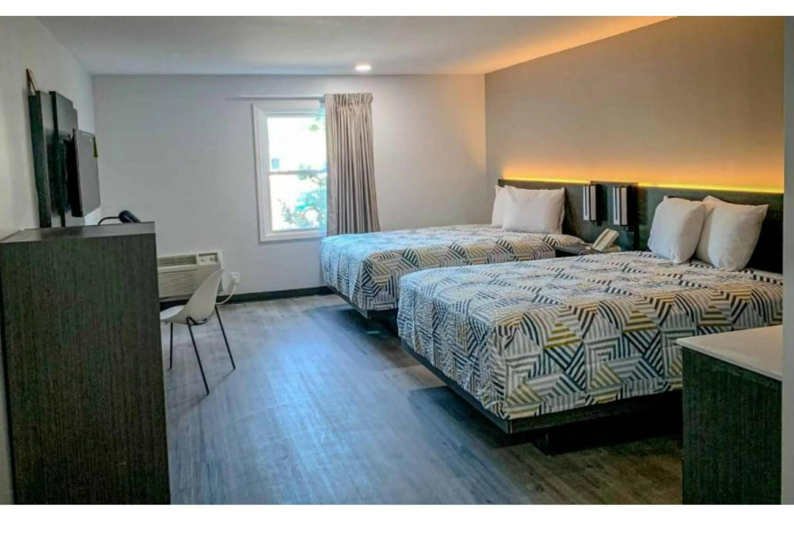 Bedroom, Bed in Motel 6 Rockford, Il