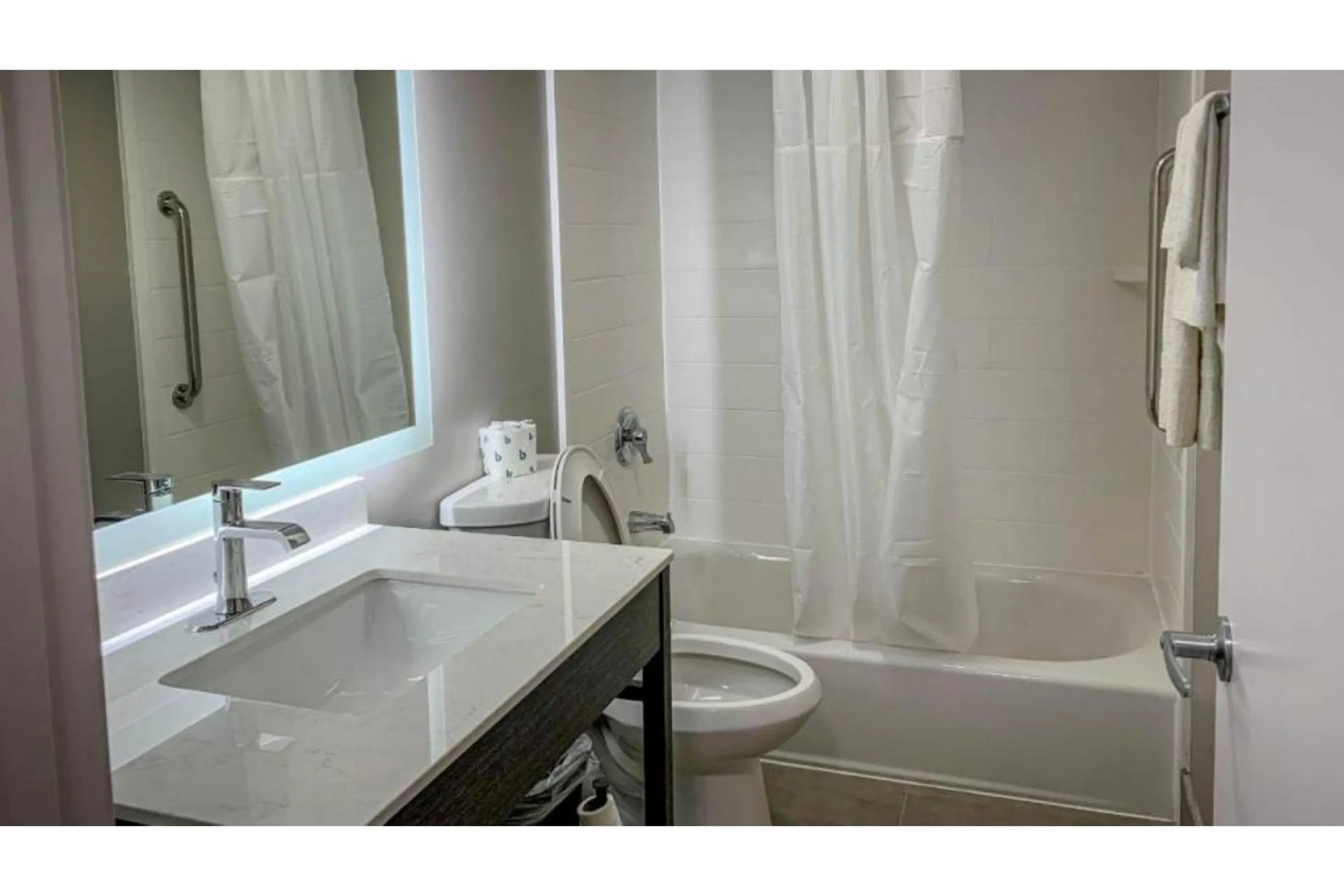 Bathroom in Motel 6 Rockford, Il