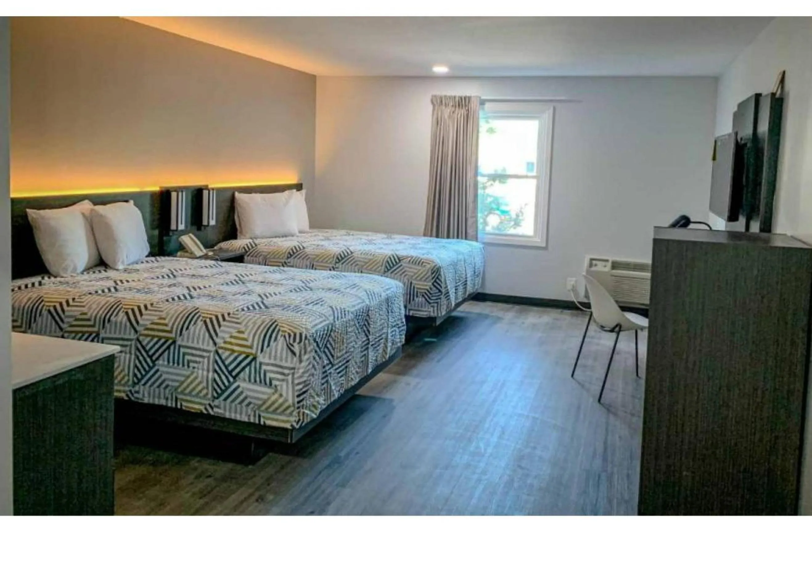 Bedroom, Bed in Motel 6 Rockford, Il