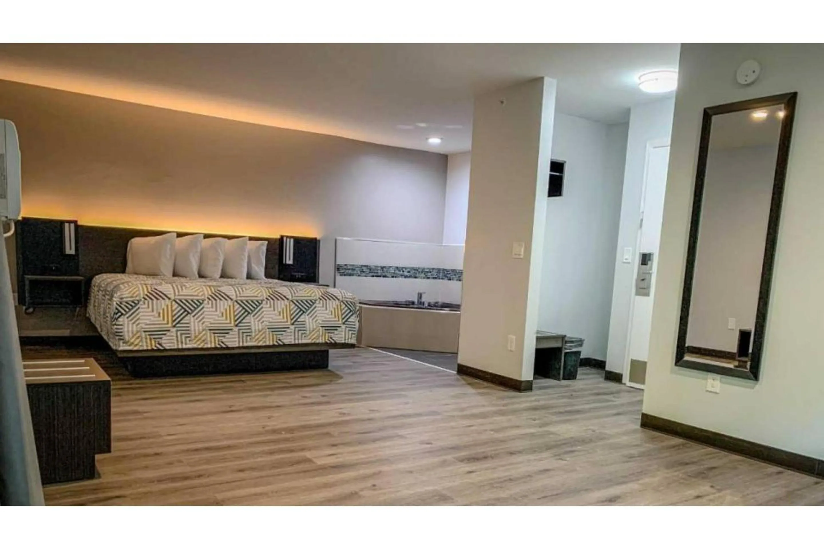 Bedroom in Motel 6 Rockford, Il