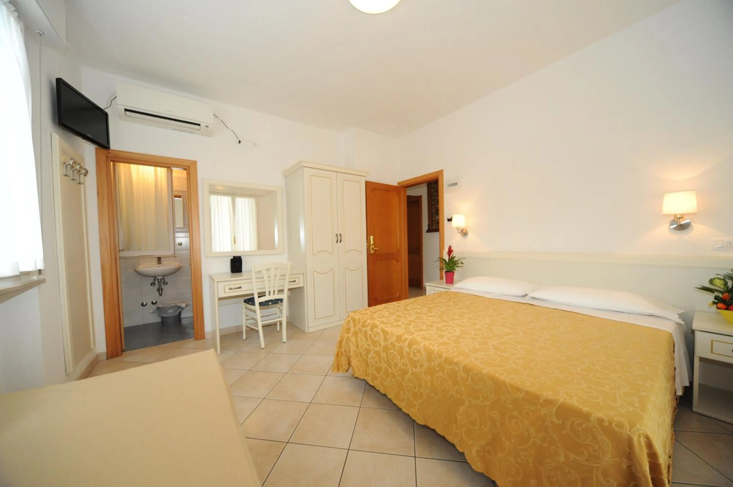 Bed in Albergo Villa Aida