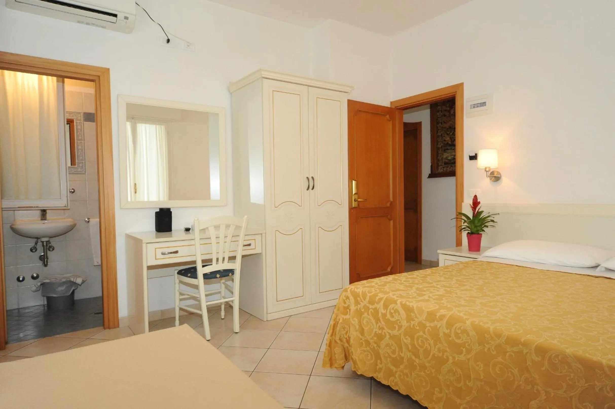 Bed in Albergo Villa Aida