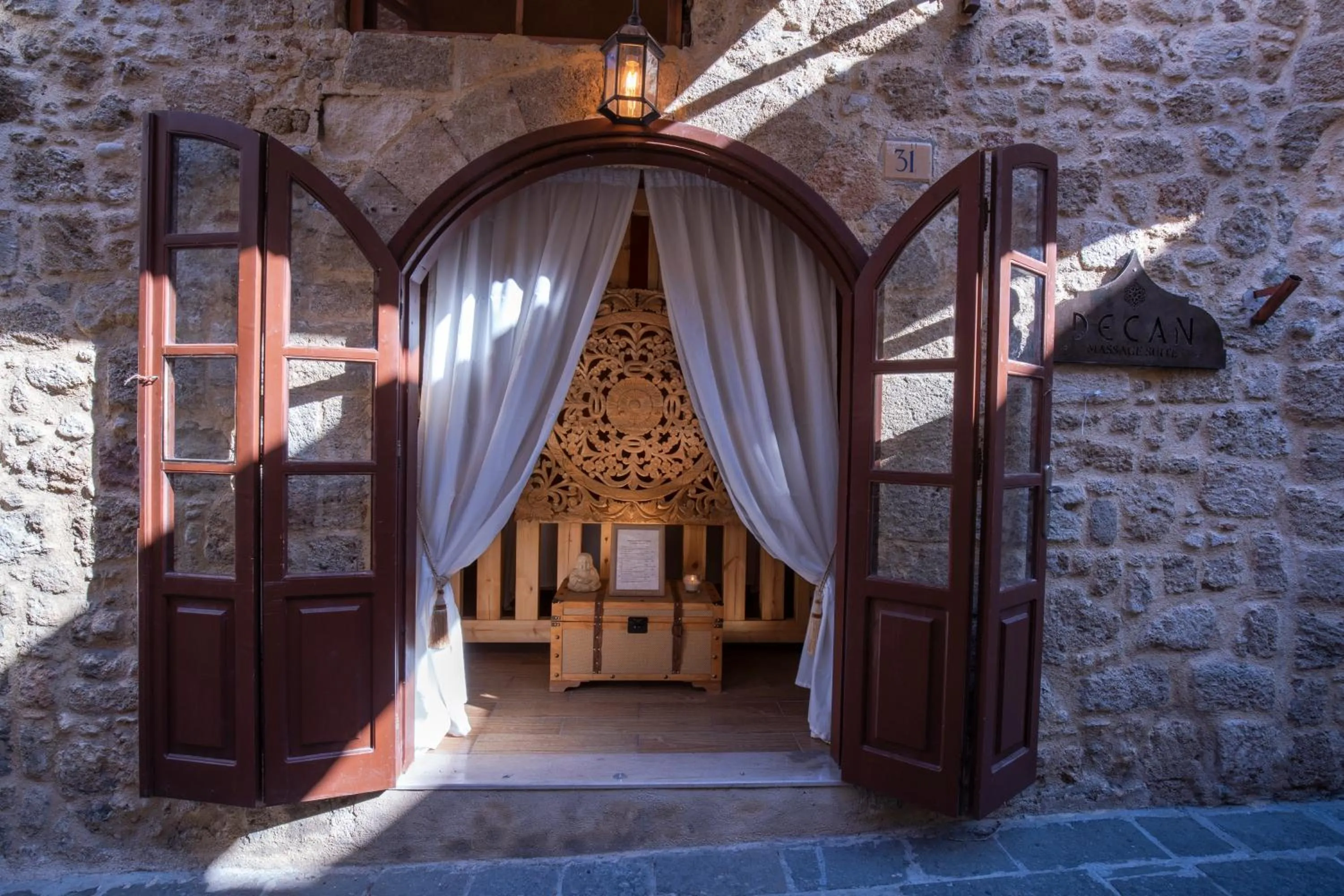 Massage in DECAN Concept Boutique Estate