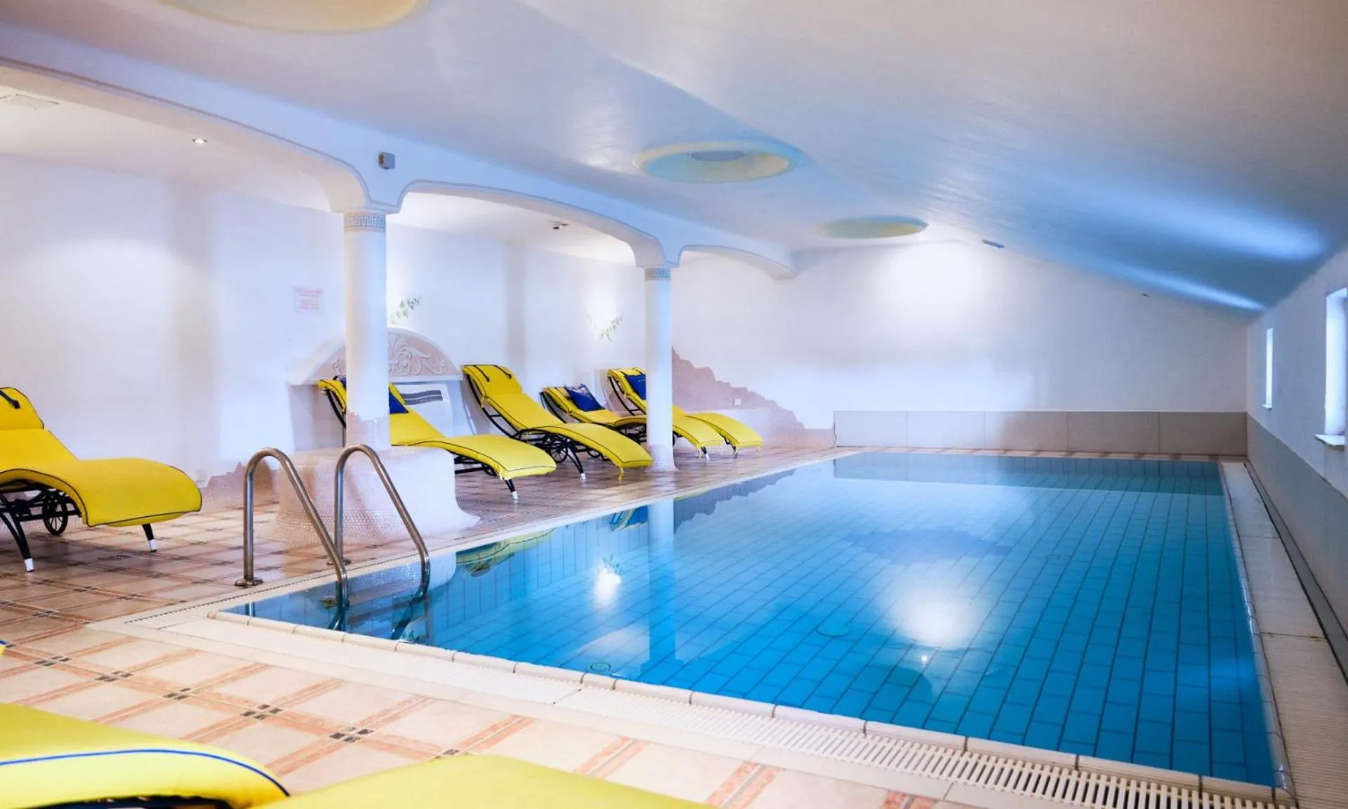 Swimming pool in Hotel Enzian by Alpeffect Hotels