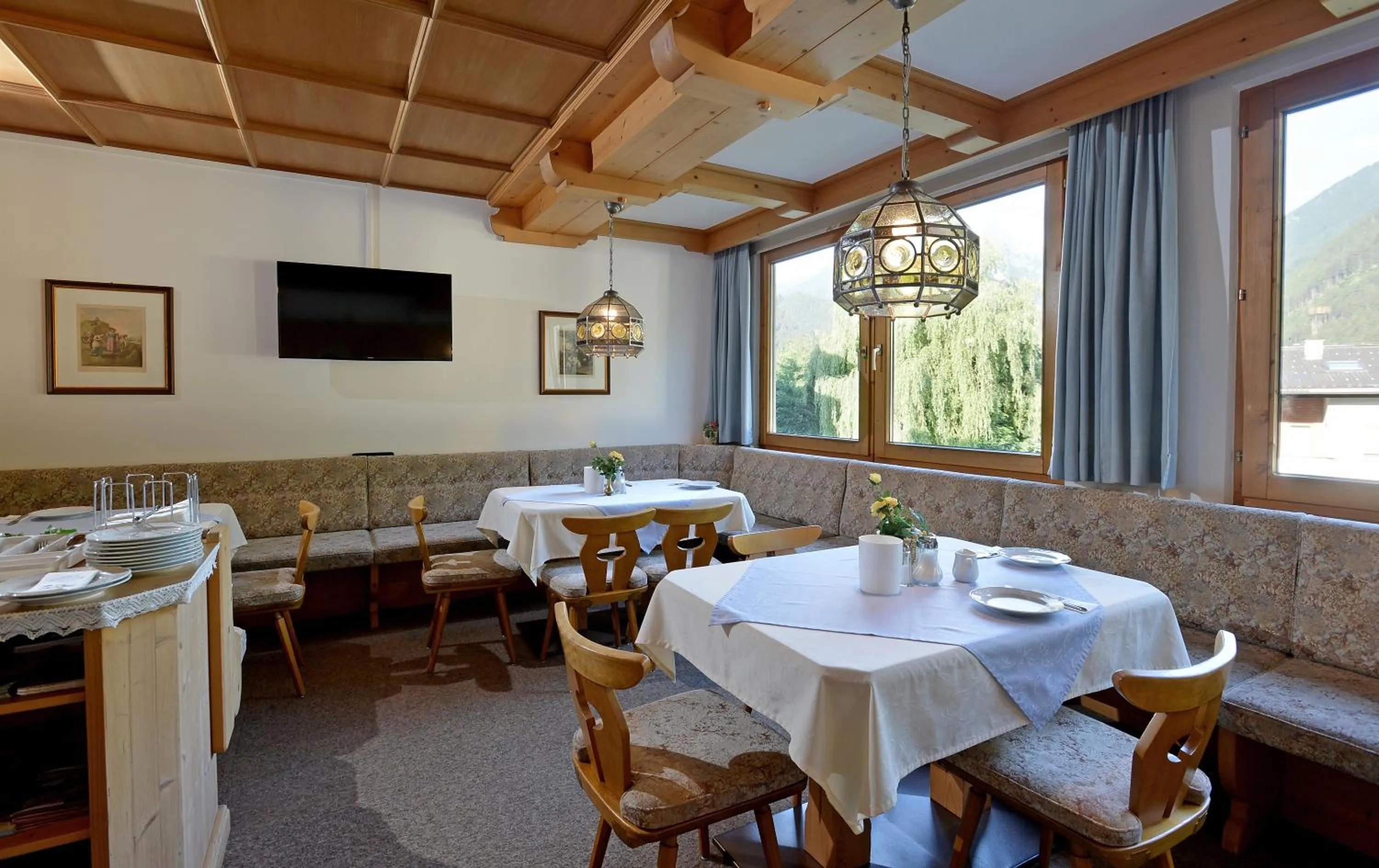 Restaurant/places to eat in Hotel Garni Jennewein