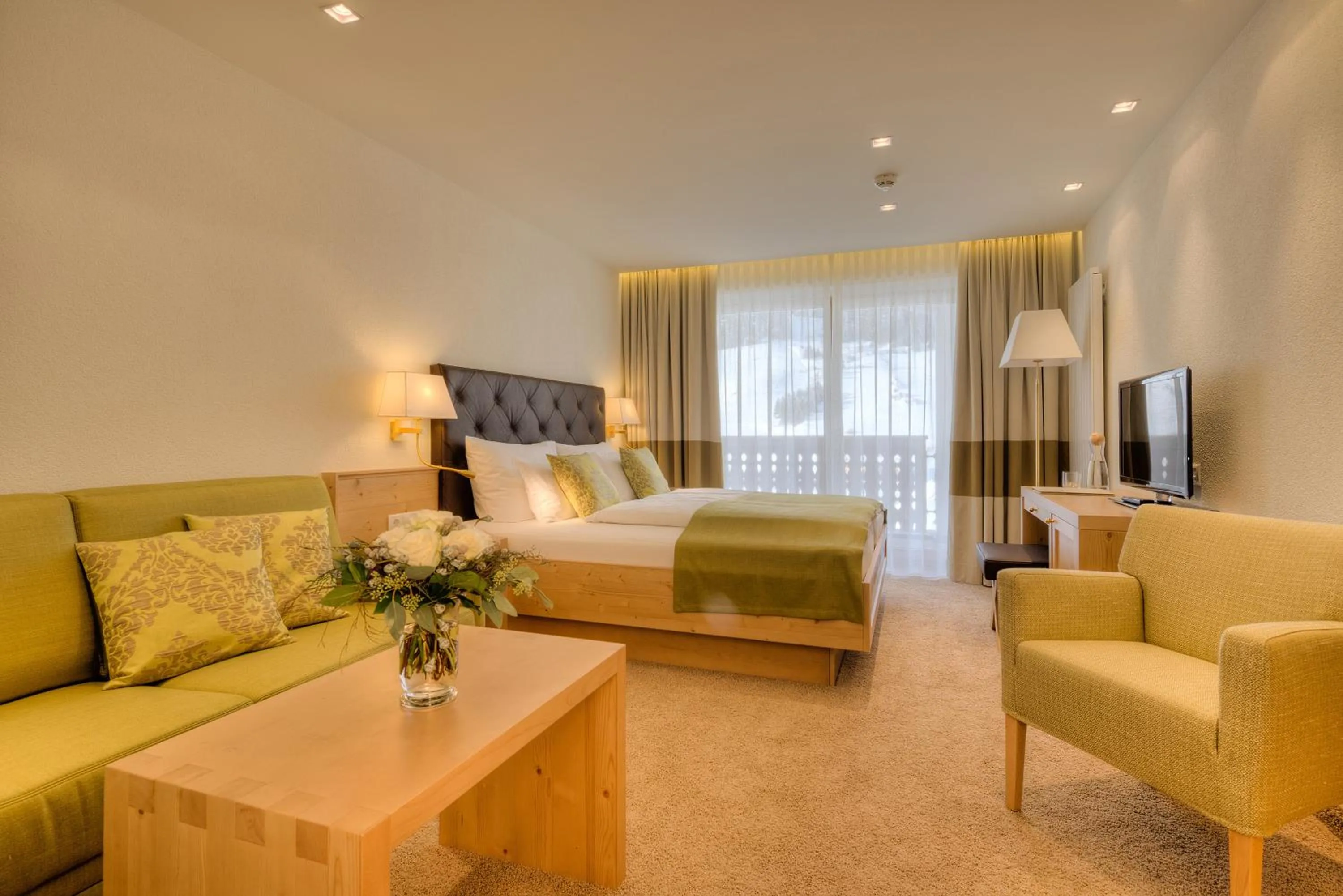 Photo of the whole room, Bed in Hotel Palin