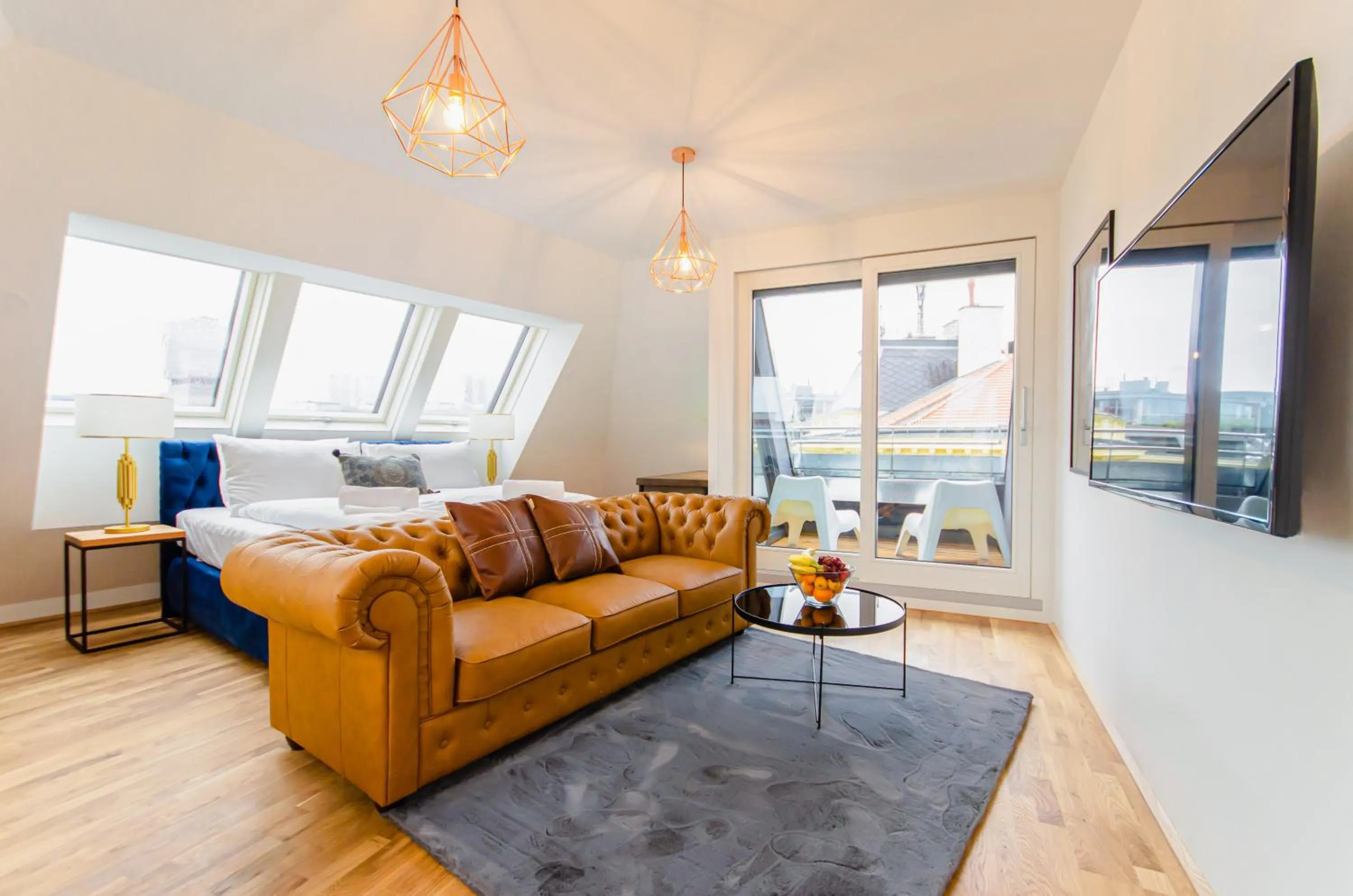 Living room, Bed in Grand Quarters City Residence