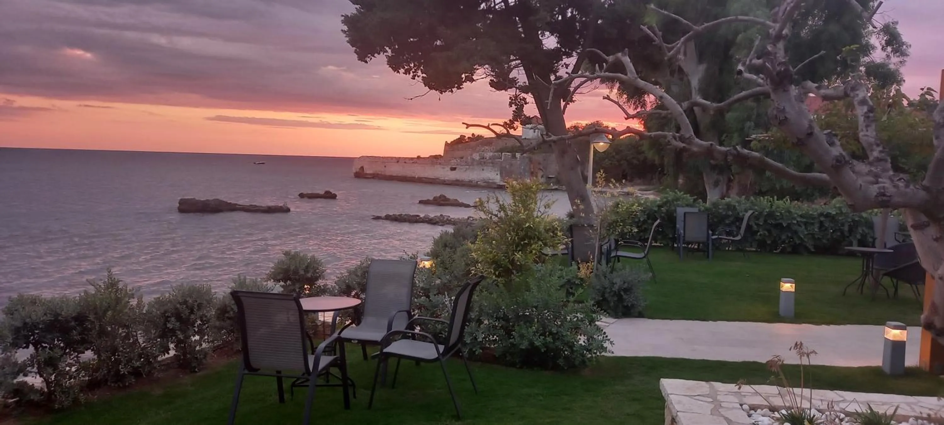 Garden in Melydron Apartments