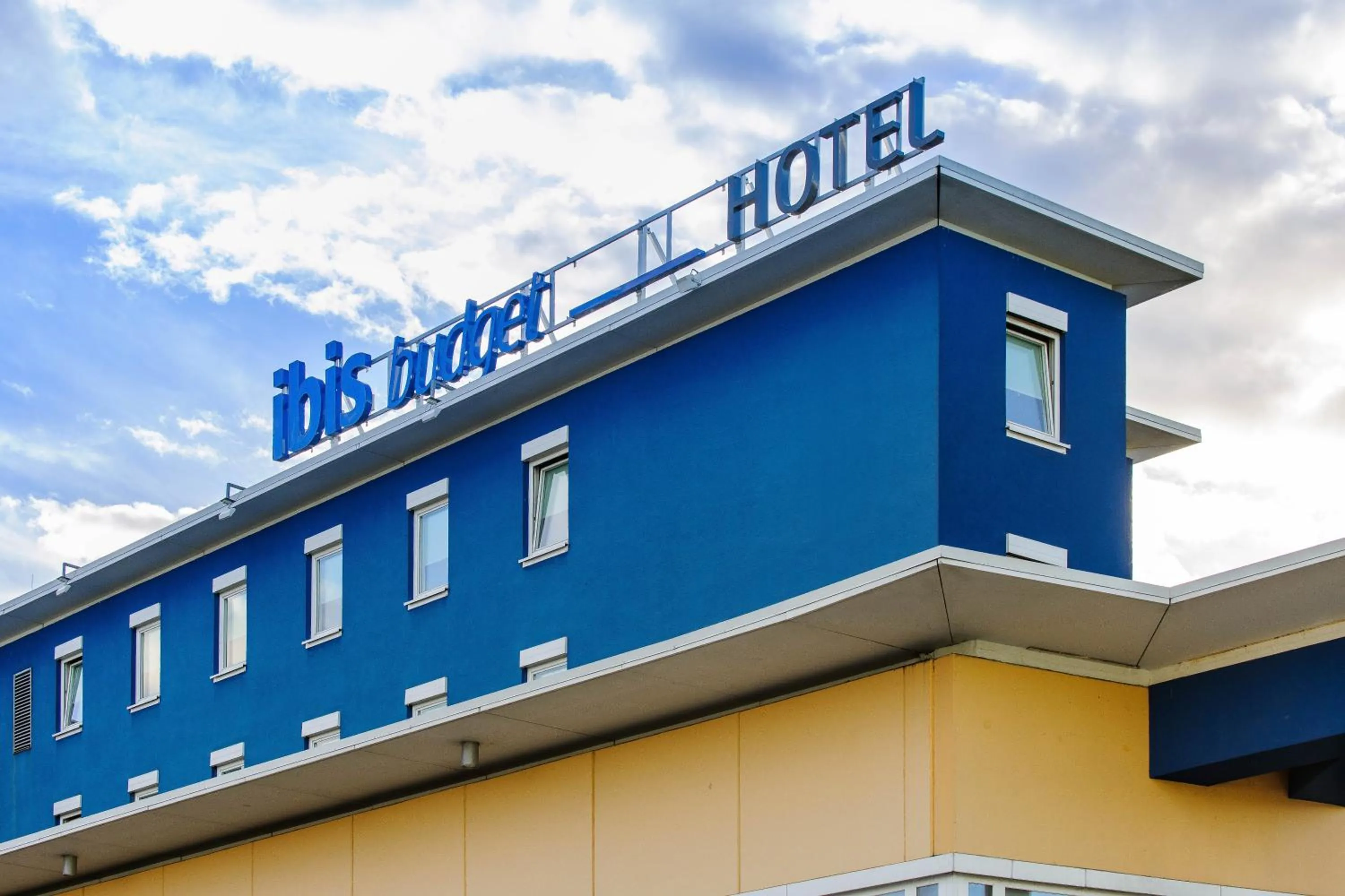 Facade/entrance in Ibis Budget Salzburg Airport - Self-Check-In