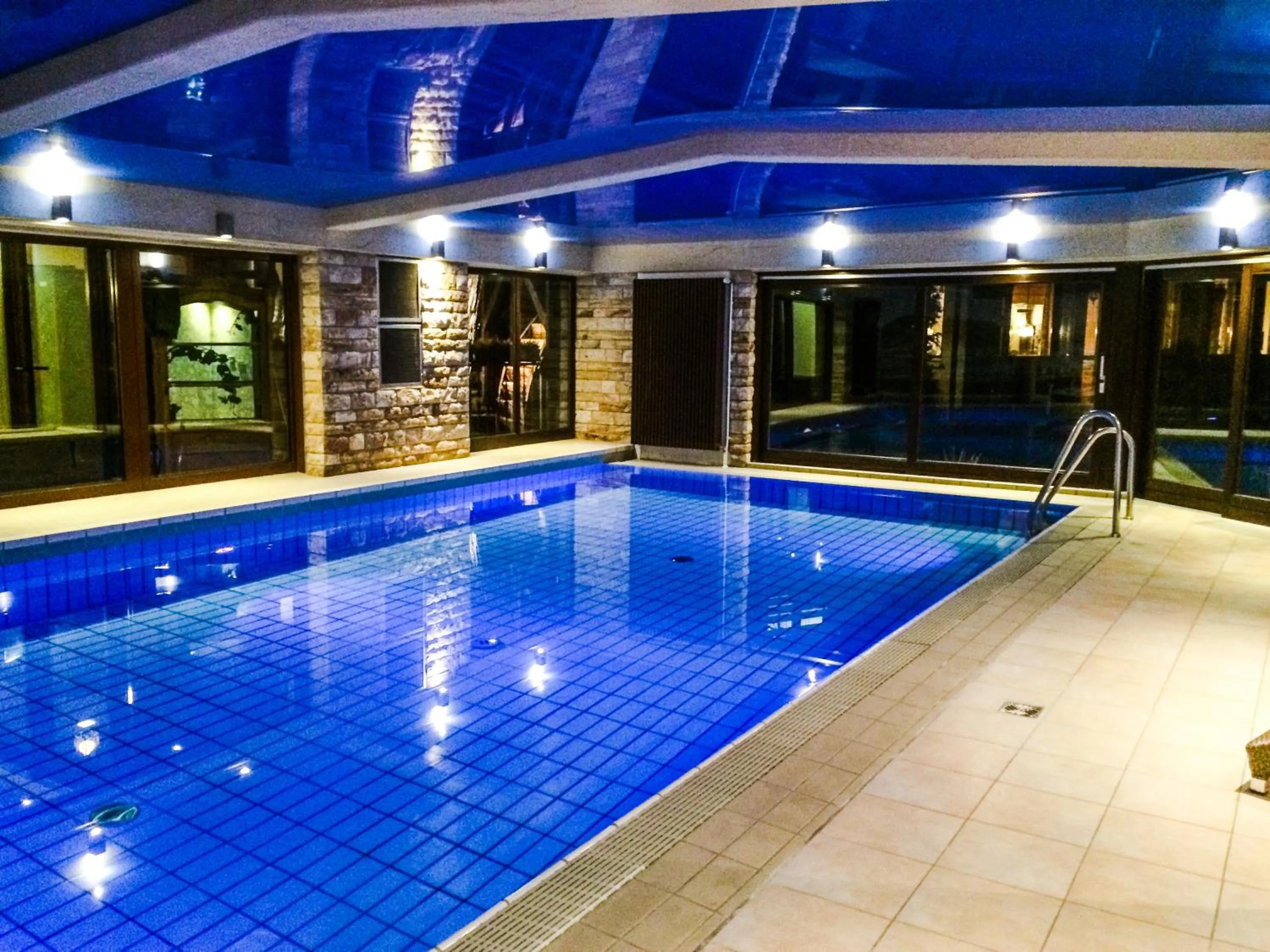 Swimming pool in Hotel Kainsbacher Mühle