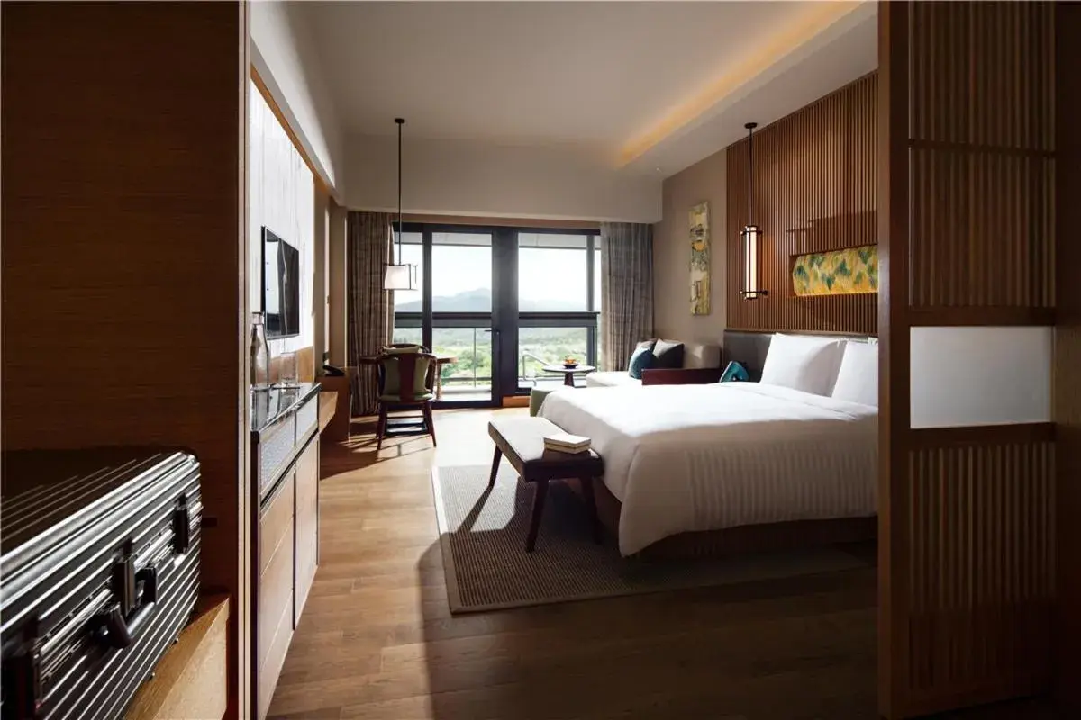 King Room with Garden View in New World Qingyuan Hotel -formerly KHOS QINGYUAN King Room with Garden View in New World Qingyuan Hotel -formerly KHOS QINGYUAN