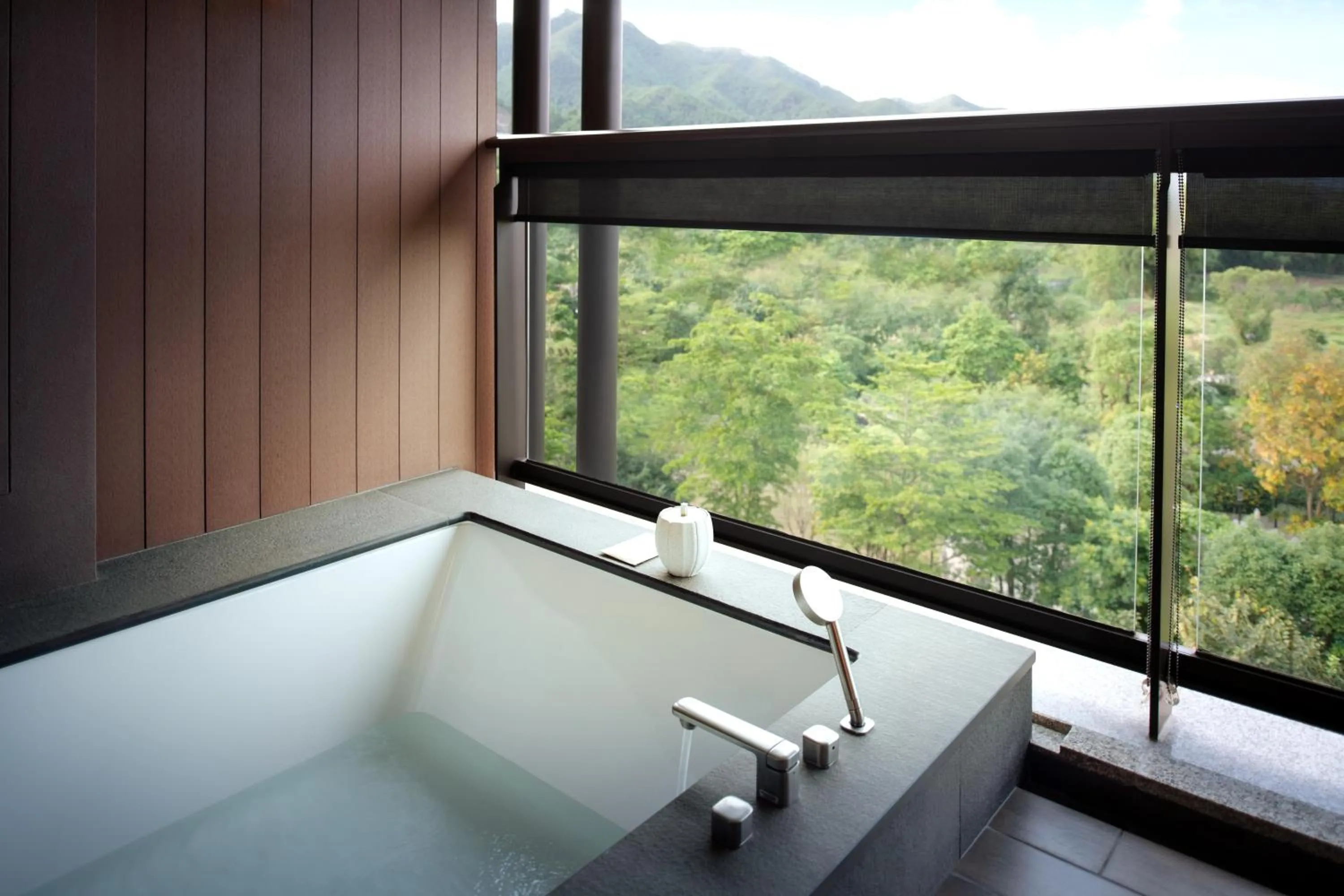 Bath in New World Qingyuan Hotel -formerly KHOS QINGYUAN