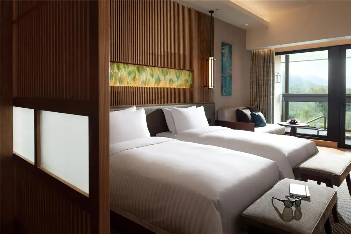 Twin Room with Garden View in New World Qingyuan Hotel -formerly KHOS QINGYUAN Twin Room with Garden View in New World Qingyuan Hotel -formerly KHOS QINGYUAN