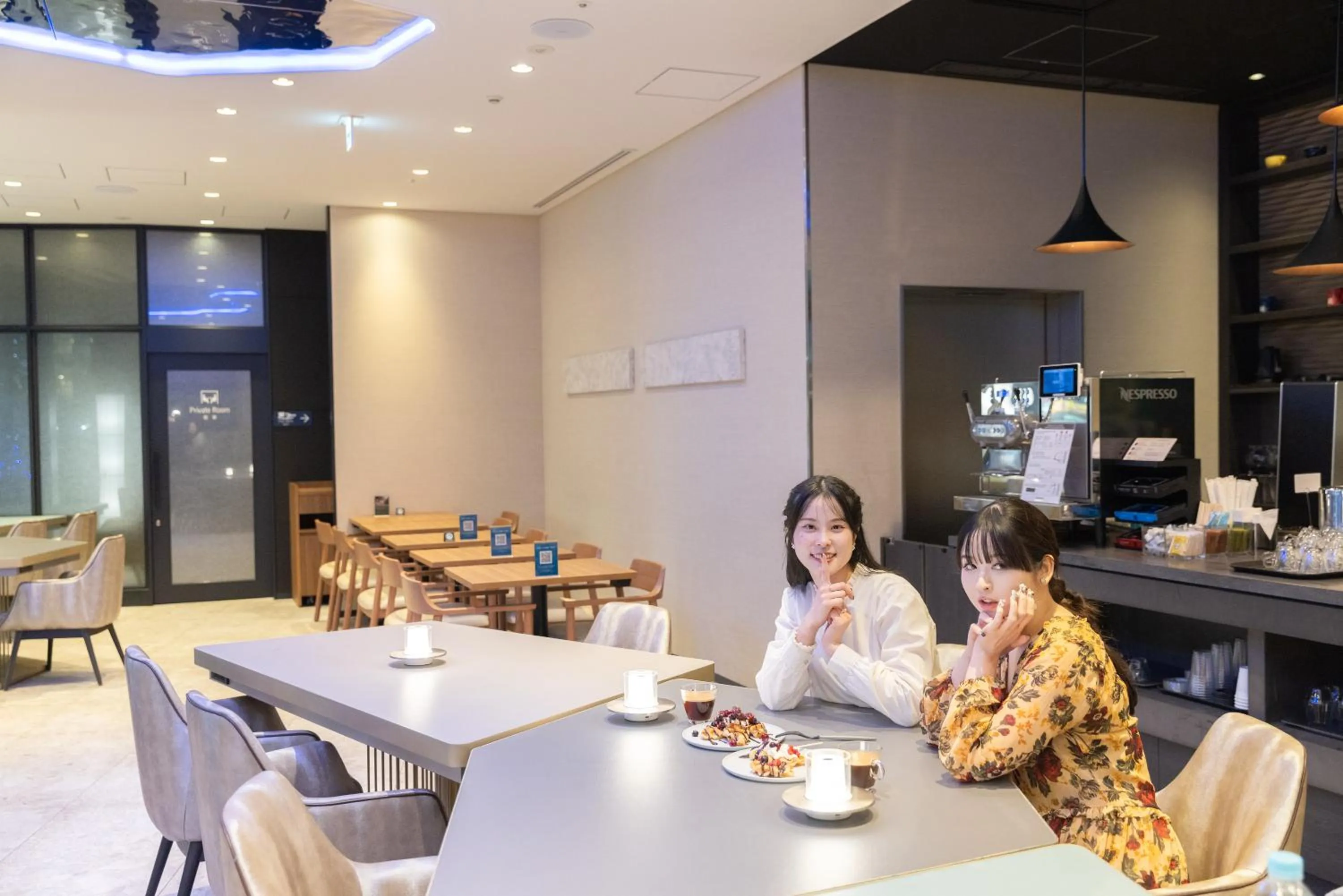 Lounge or bar in The Royal Park Canvas - Kobe Sannomiya